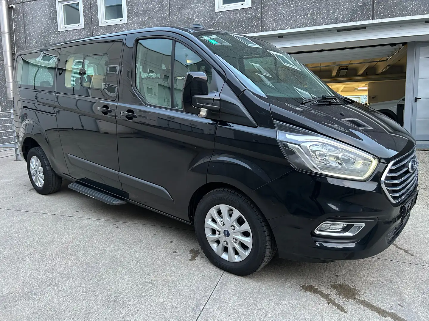Ford Tourneo Custom 320 2.0 TDCI TREND 9 POSTI - PREZZO + IVA!!! Schwarz - 1