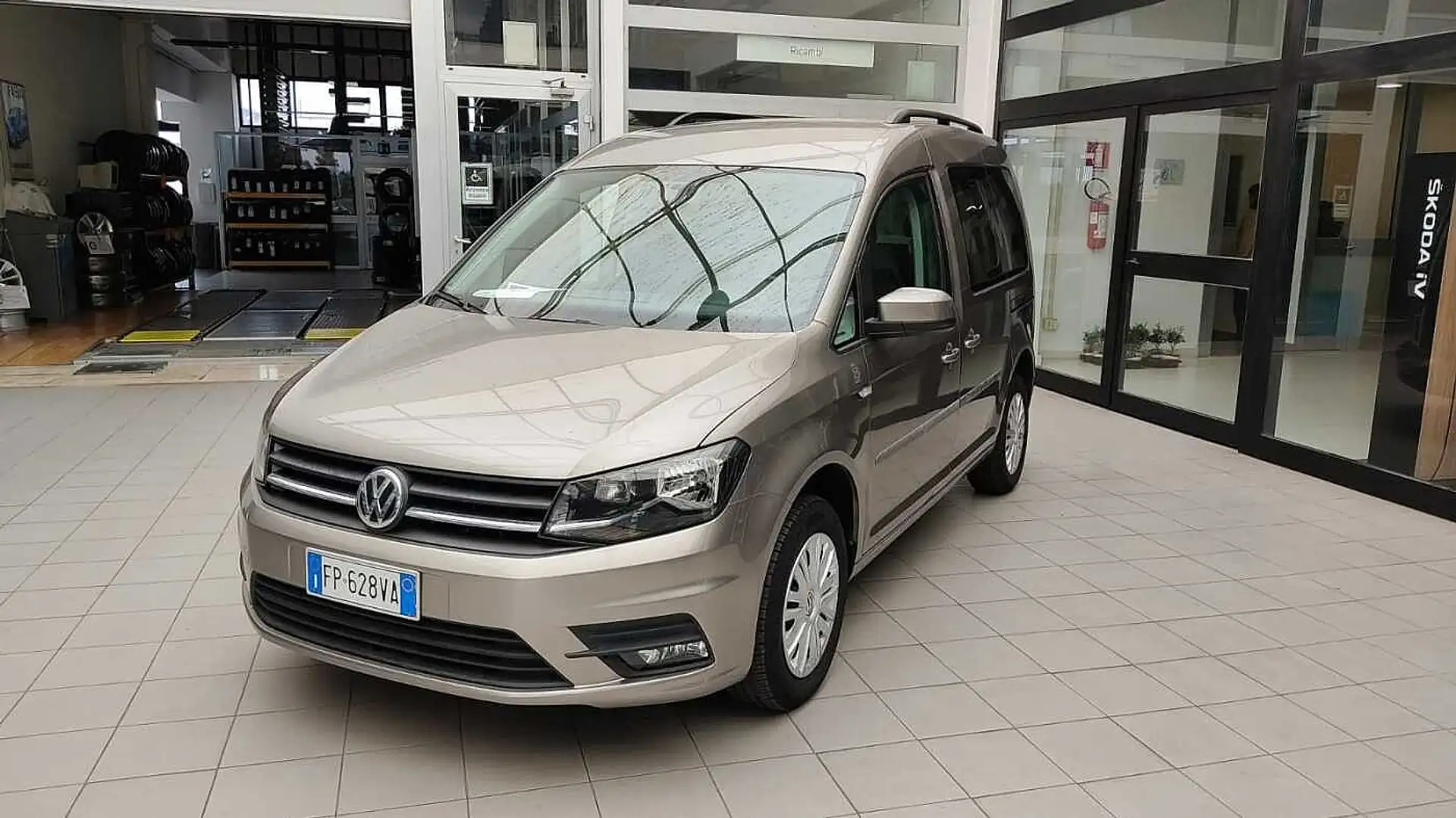 Volkswagen Caddy 4ª serie 2.0 TDI 102 CV Plus Grey - 2