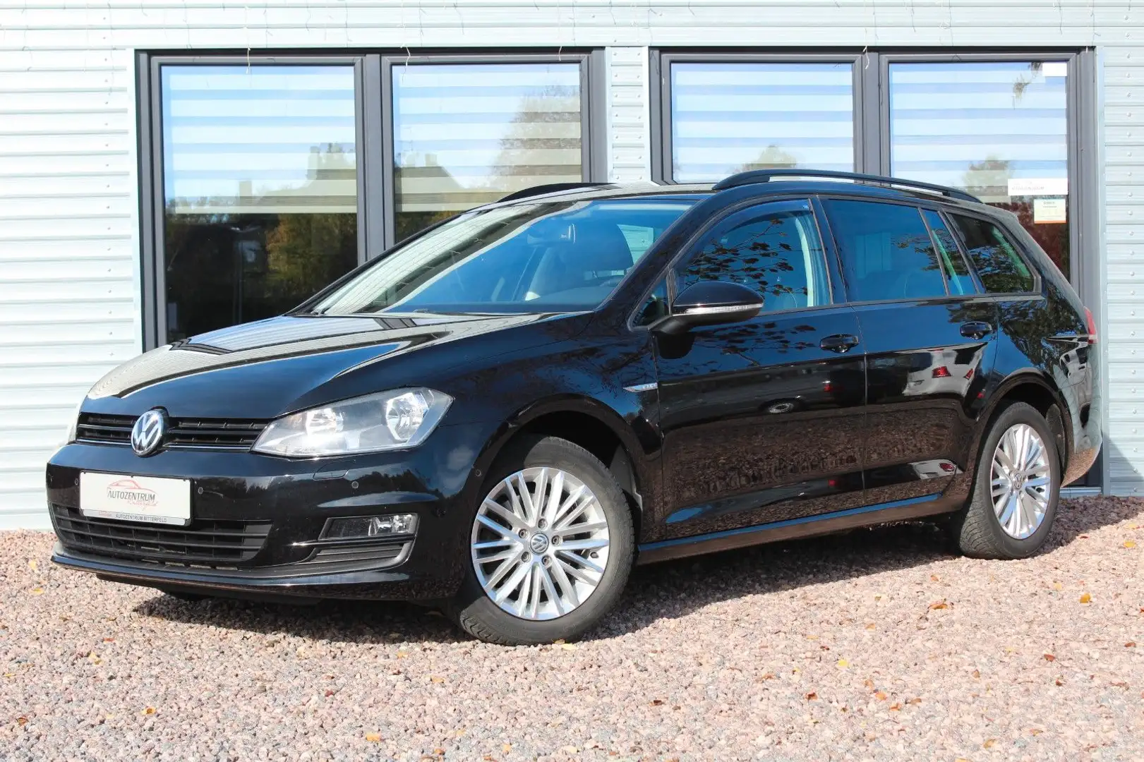 Volkswagen Golf VII Variant Cup*Sitzh.*Navi*AHK*gepflegt Noir - 1