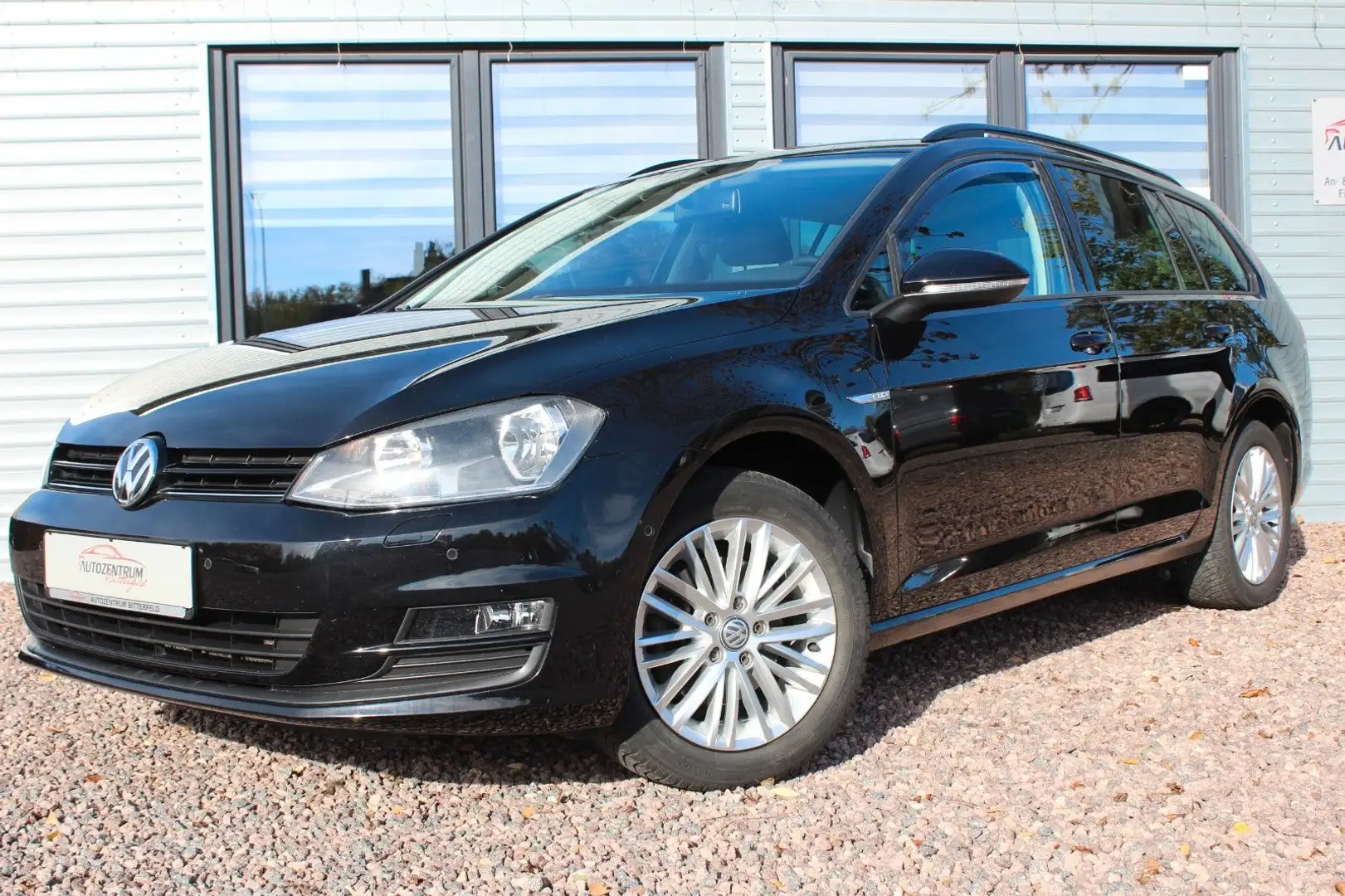 Volkswagen Golf VII Variant Cup*Sitzh.*Navi*AHK*gepflegt Noir - 2