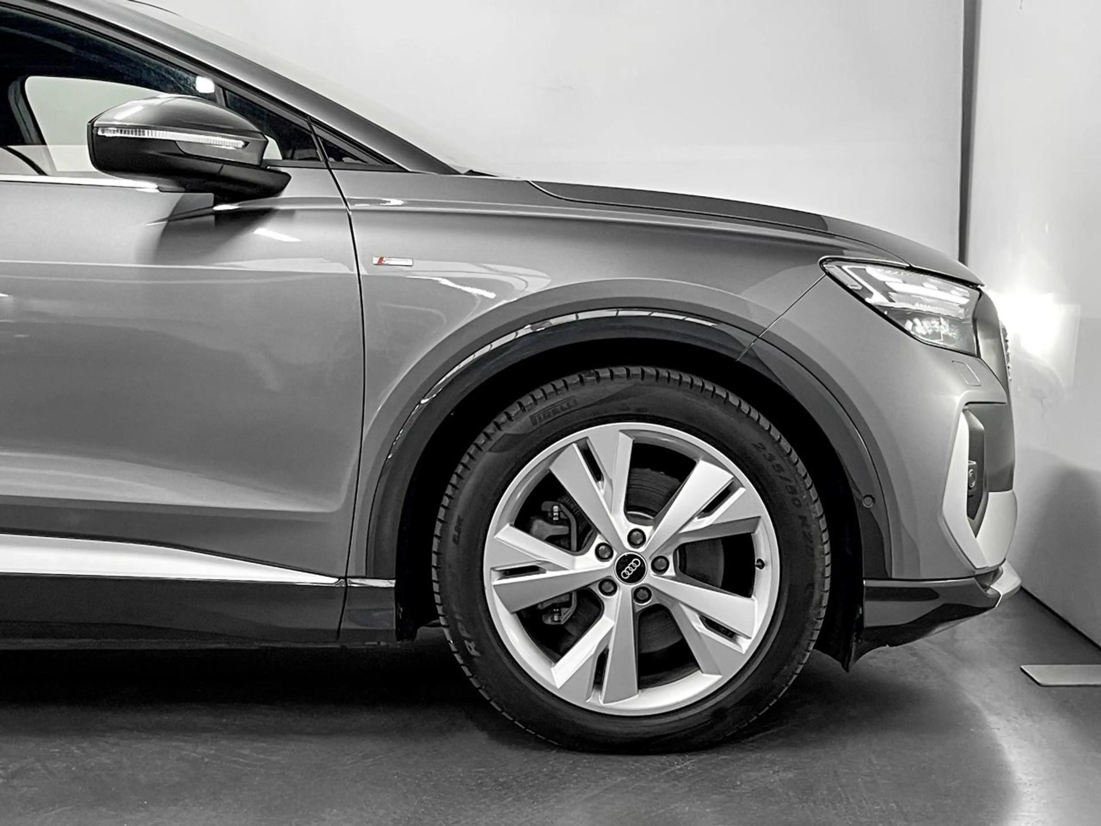 Audi Q4 e-tron 82 kWh 40 S line / Carplay / Camera / ACC / Navigatie — photo 7