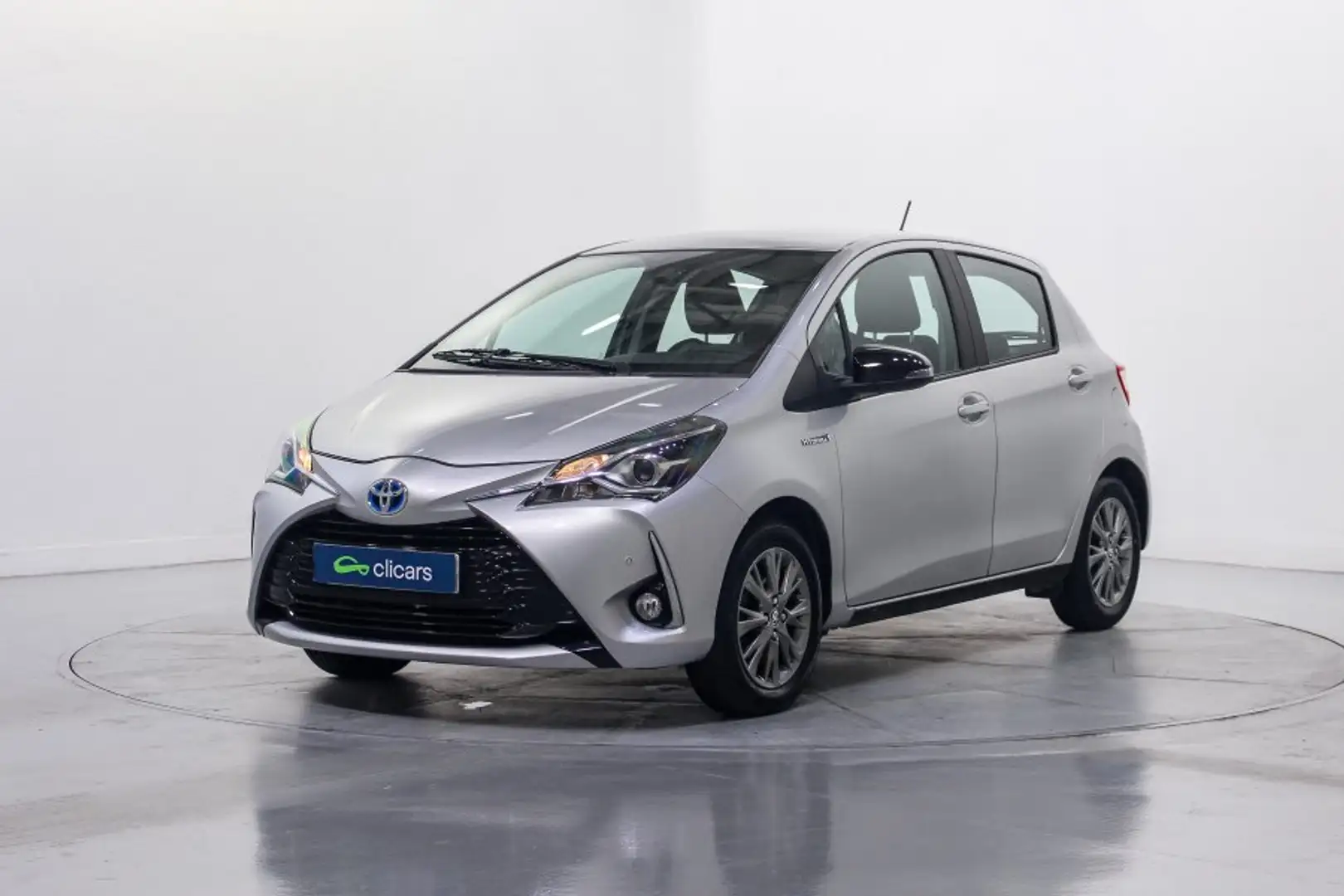 Toyota Yaris HSD 1.5 Active Plateado - 1