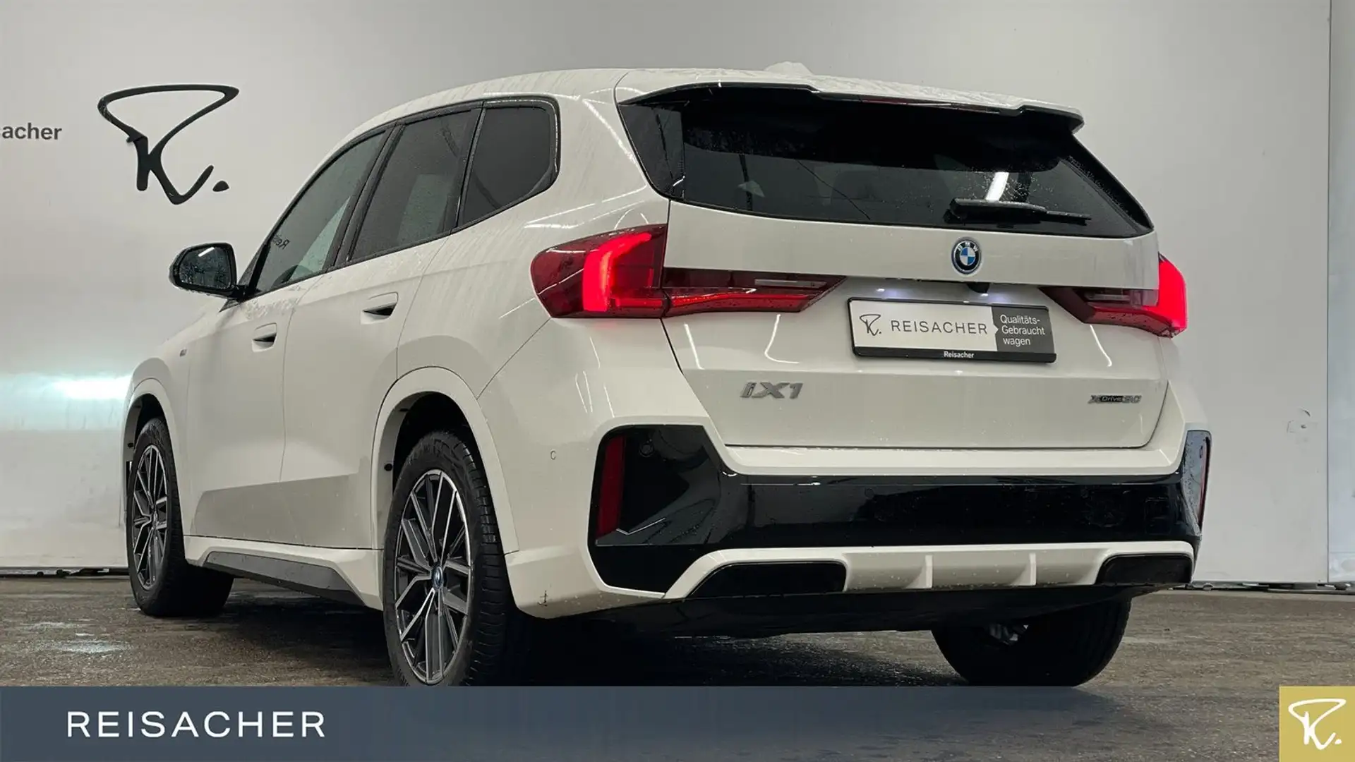 BMW iX1 IX1 A XDRIVE30 M-Sport RFK PDC SHZ DAB 18"LM Weiß - 2
