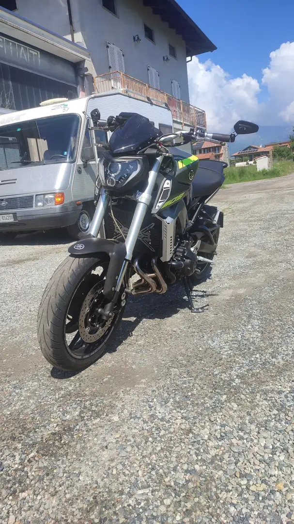 Yamaha MT-09 Gris - 2