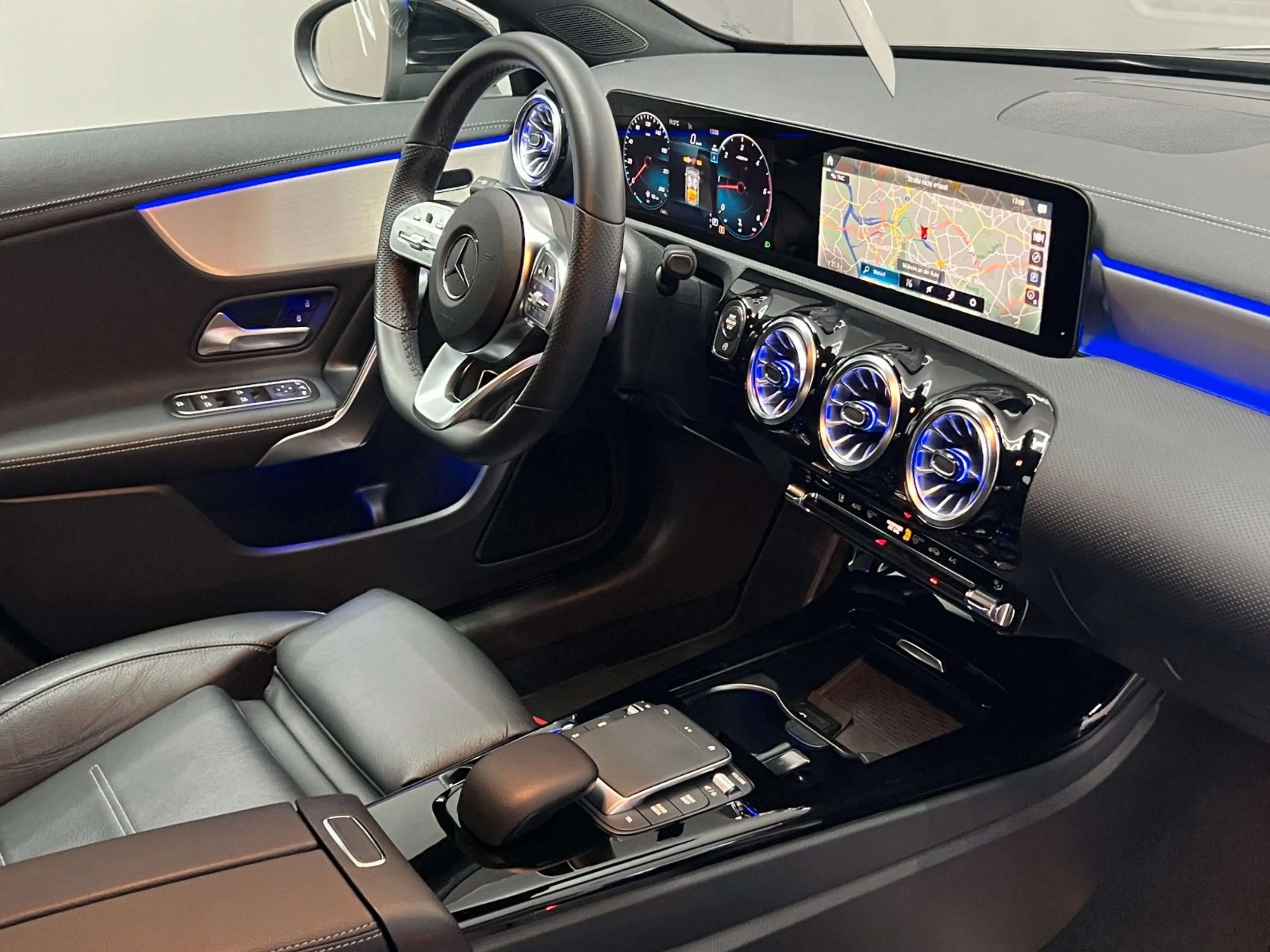 Mercedes-Benz CLA 220 d Coupe 4Matic AMG Line — photo 12