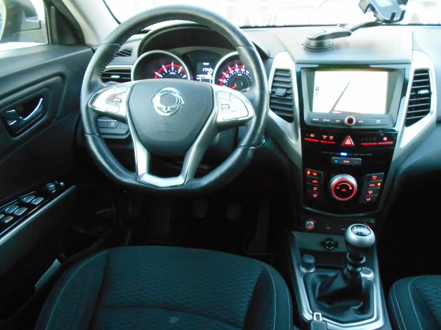 SsangYong Tivoli 1.6 e-XGi 160 Cristal 2WD KEYLESS/NAVI Blau - 2