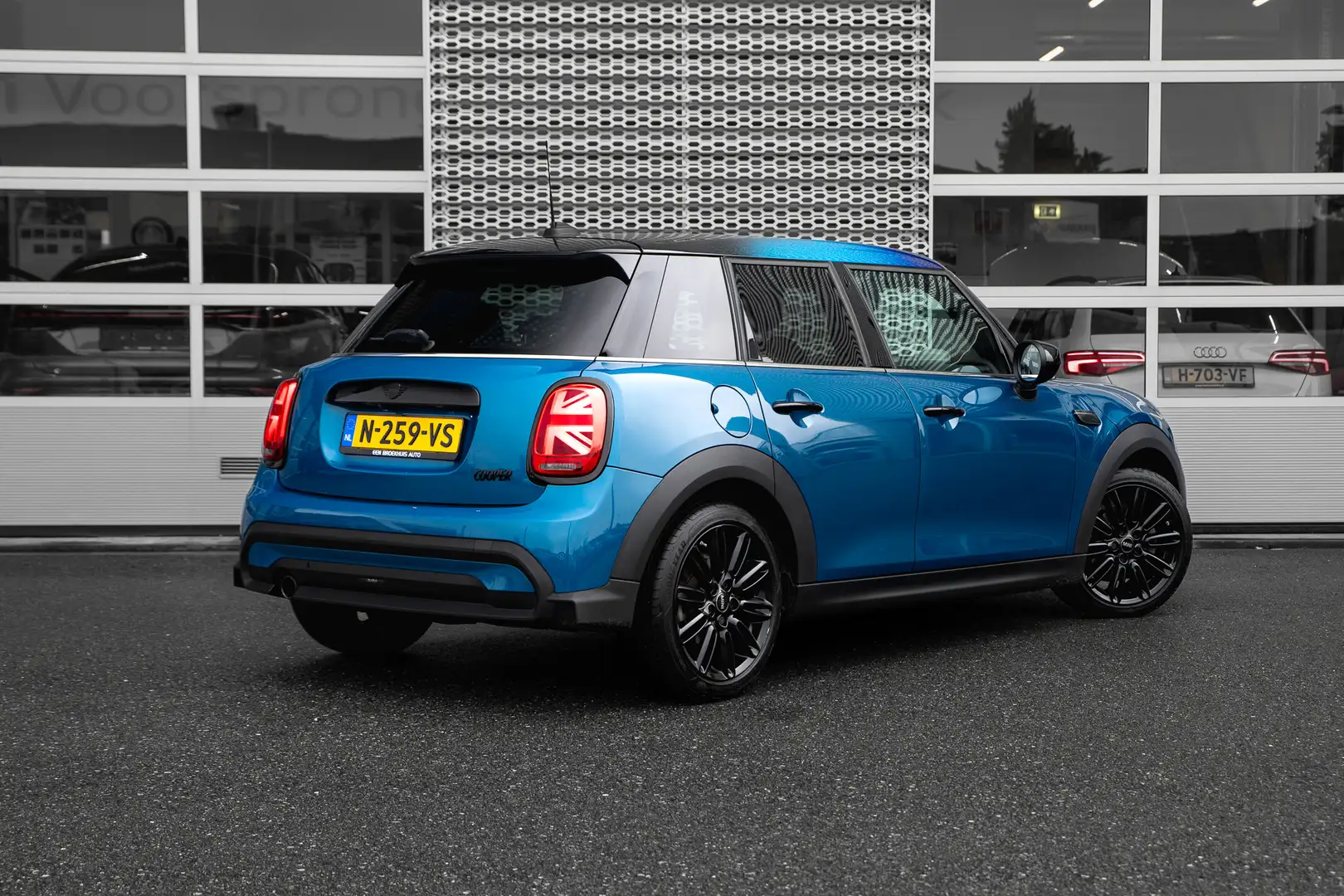 MINI Cooper Mini 1.5 136pk Classic | Achteruitrijcamera | Stoe Bleu - 2