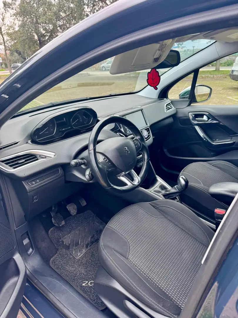 Peugeot 208 allure - 2