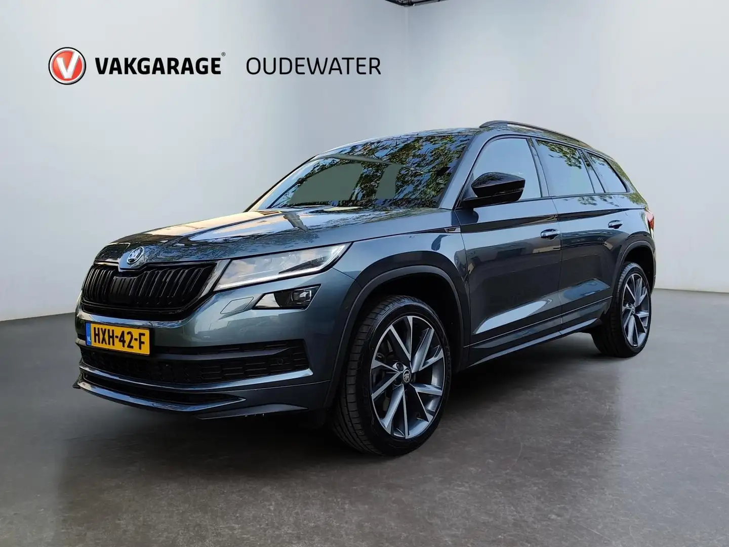Skoda Kodiaq 2.0 TSI 4x4 Sportline Business Grijs - 1