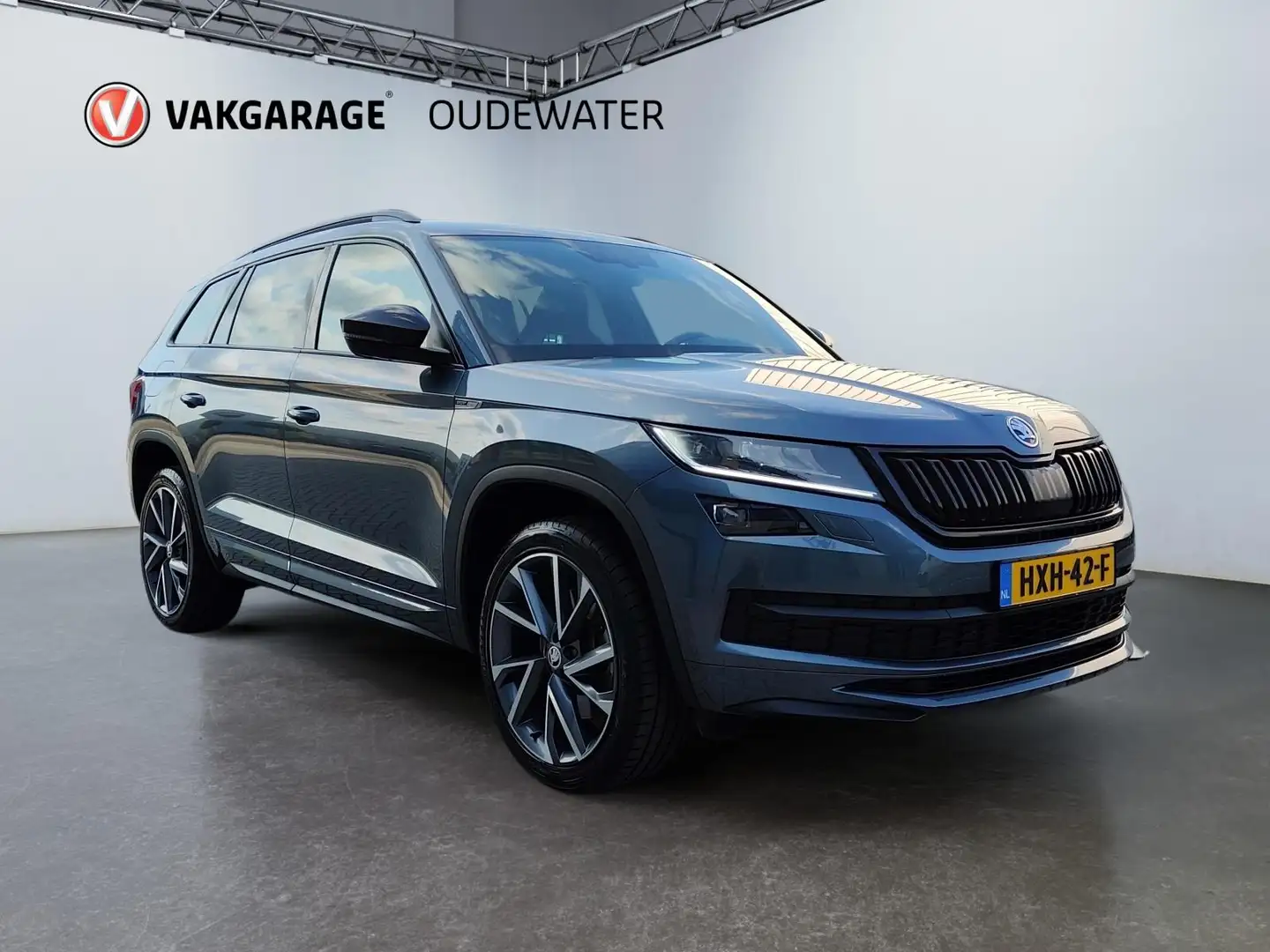 Skoda Kodiaq 2.0 TSI 4x4 Sportline Business Grijs - 2