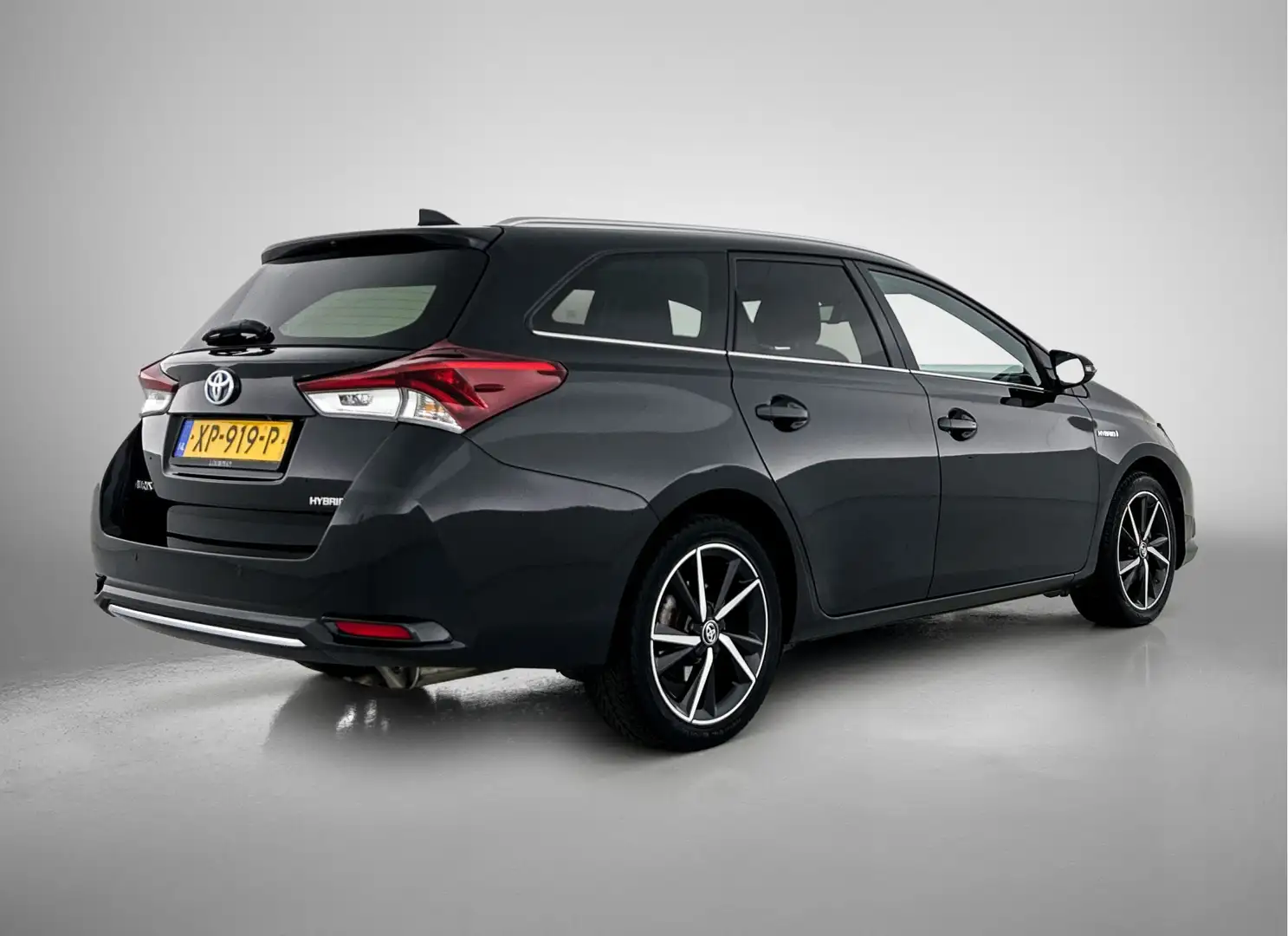 Toyota Auris Touring Sports 1.8 Hybrid Dynamic Ultimate | Navig Zwart - 2