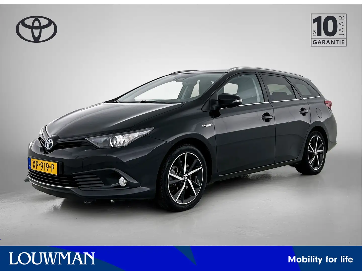 Toyota Auris Touring Sports 1.8 Hybrid Dynamic Ultimate | Navig Zwart - 1