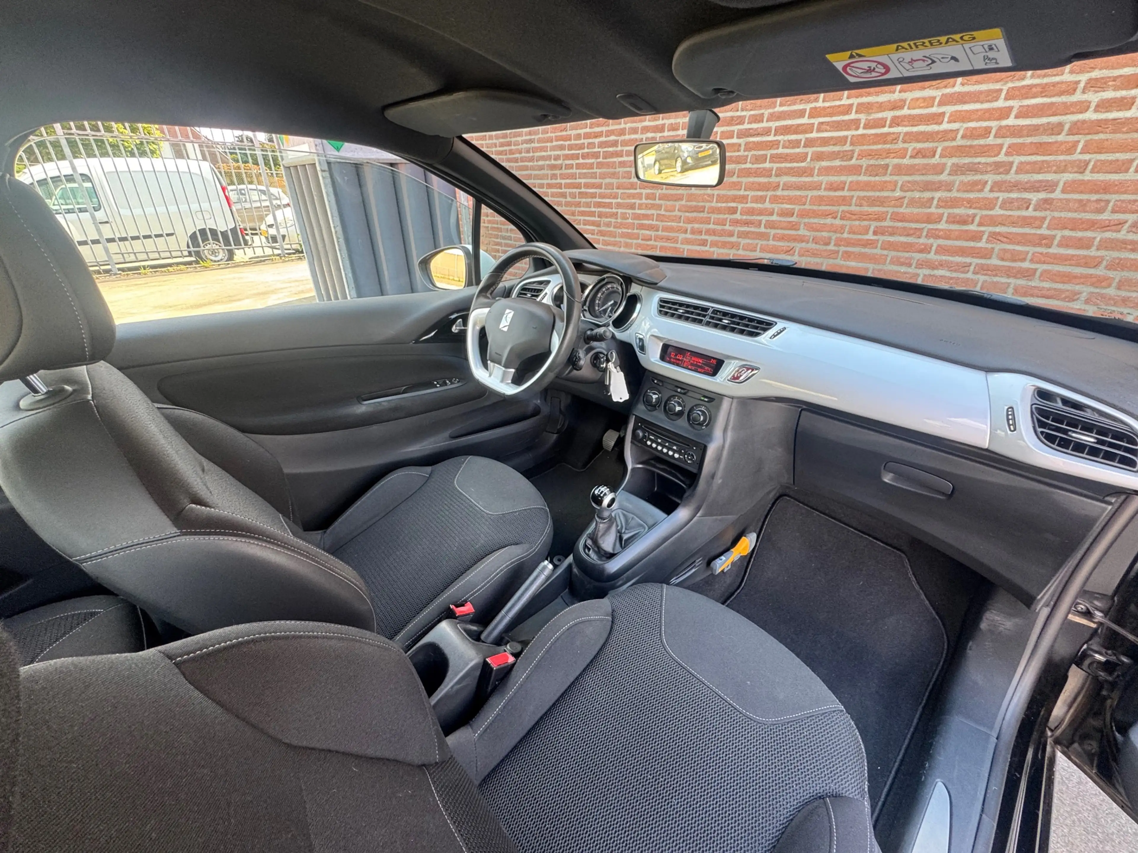 Citroen DS3 1.2 PureTech Chic 82PK! NL AUTO NAP! 2e eigenaar l — photo 12