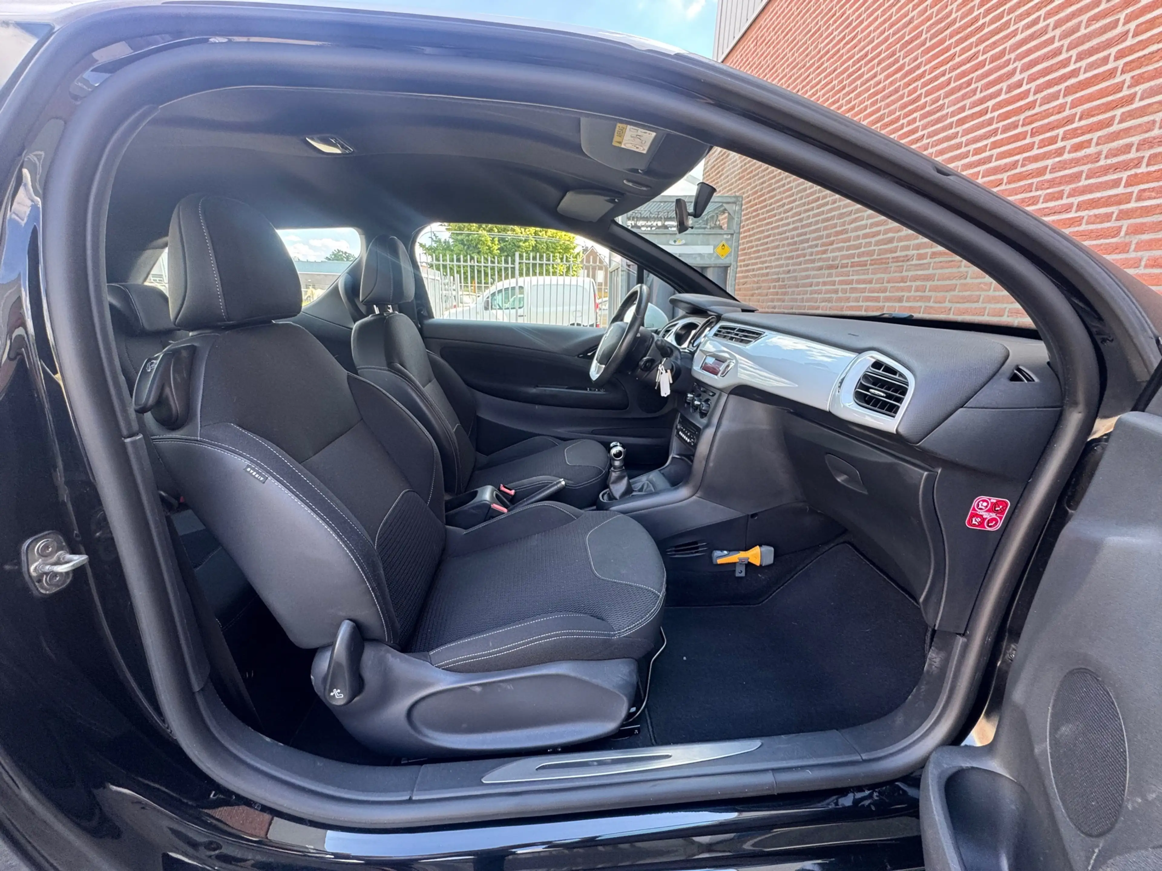 Citroen DS3 1.2 PureTech Chic 82PK! NL AUTO NAP! 2e eigenaar l — photo 10