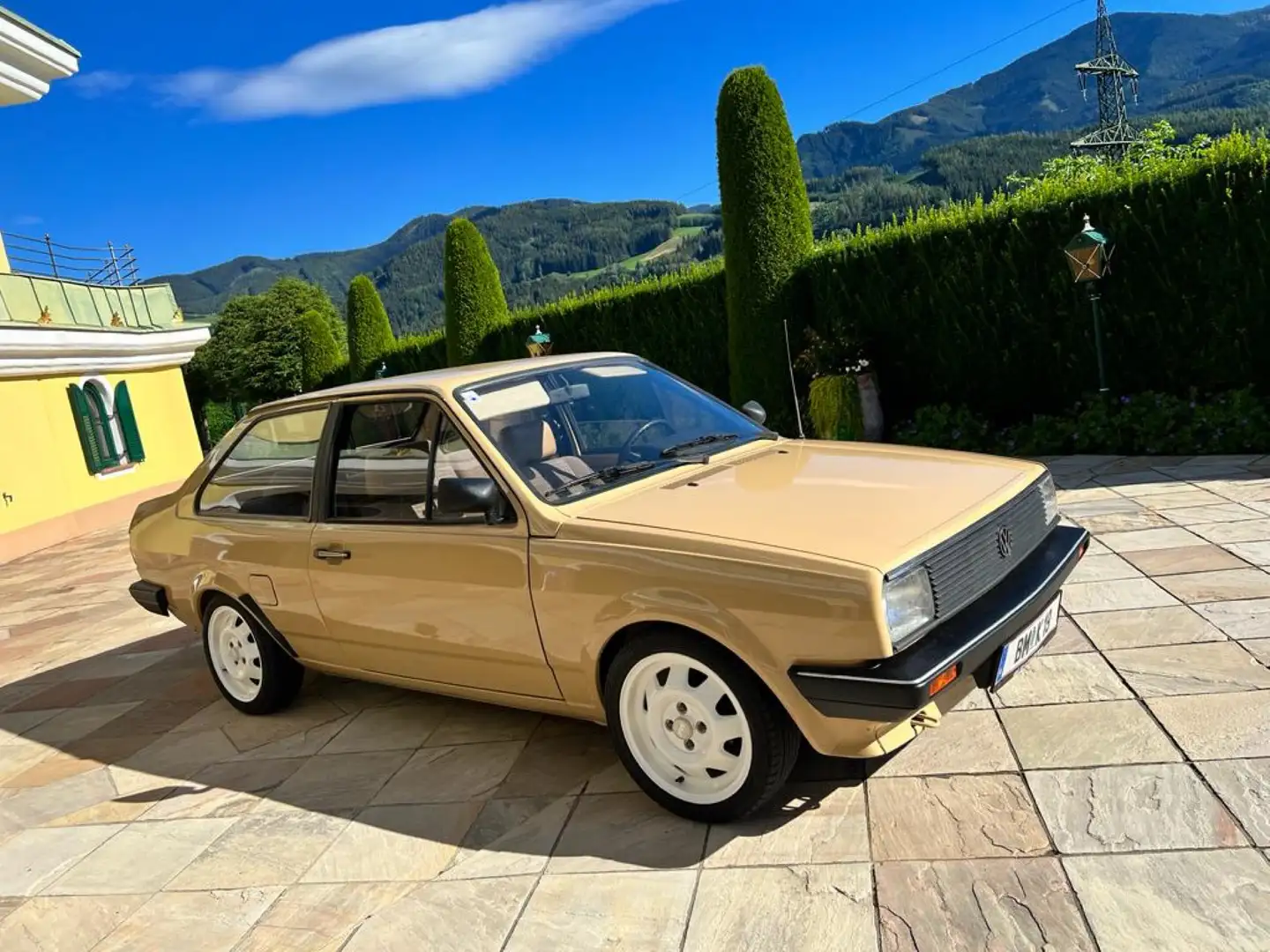 Volkswagen Polo Coupé Beige - 1