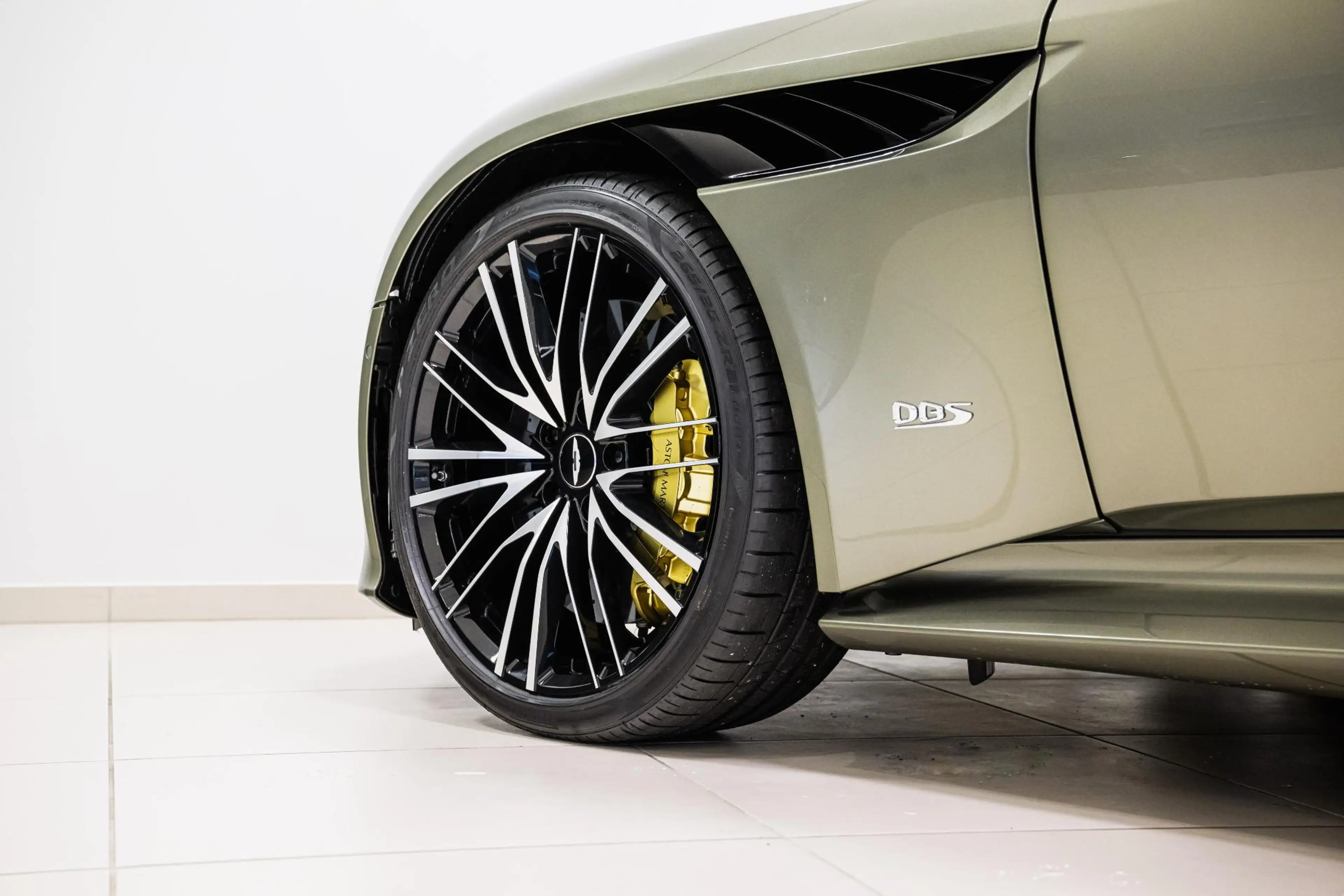 Aston Martin DBS Volante 5.2 V12 Superleggera | 1e eigenaar | Incl — photo 6