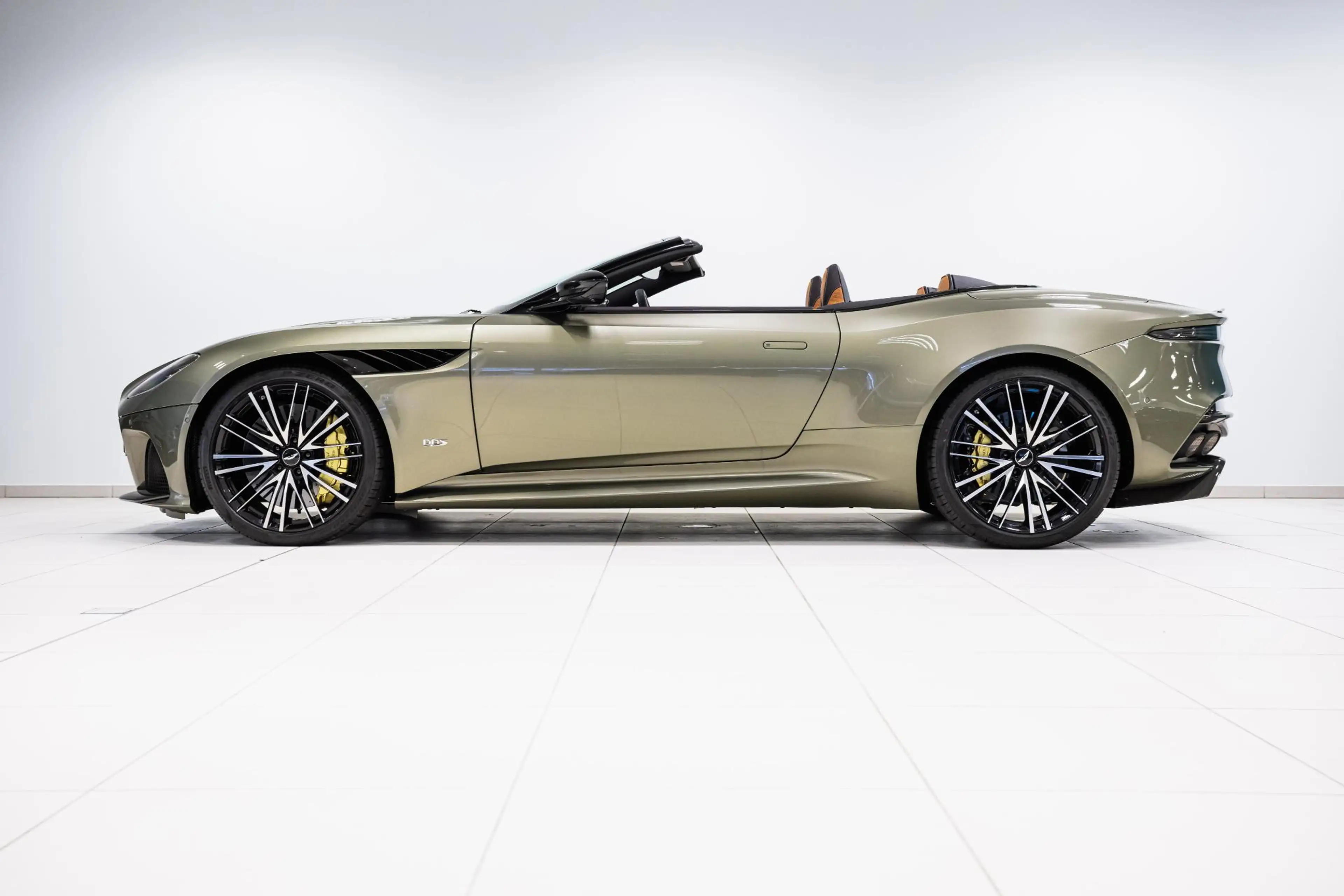 Aston Martin DBS Volante 5.2 V12 Superleggera | 1e eigenaar | Incl — photo 11