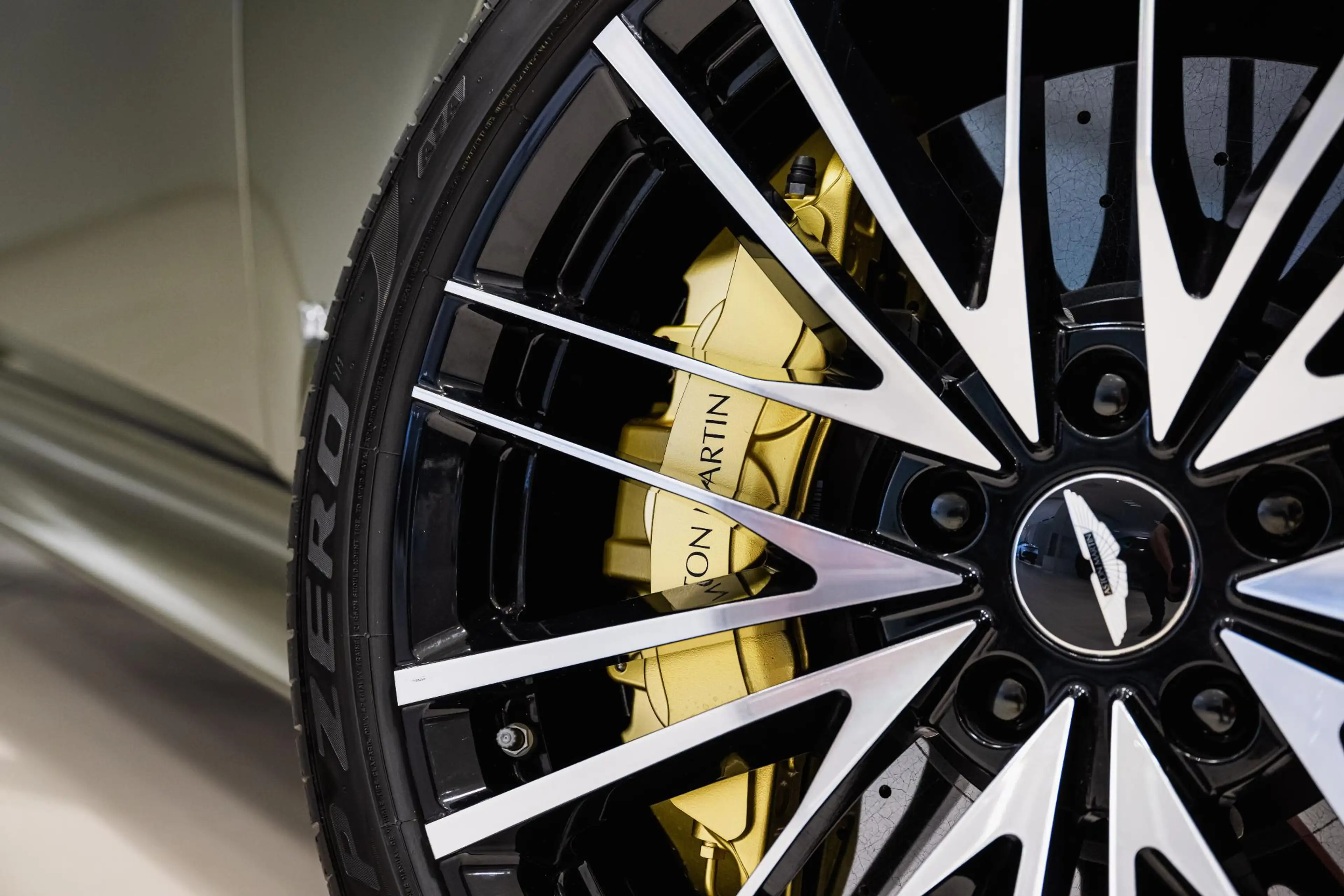 Aston Martin DBS Volante 5.2 V12 Superleggera | 1e eigenaar | Incl — photo 9