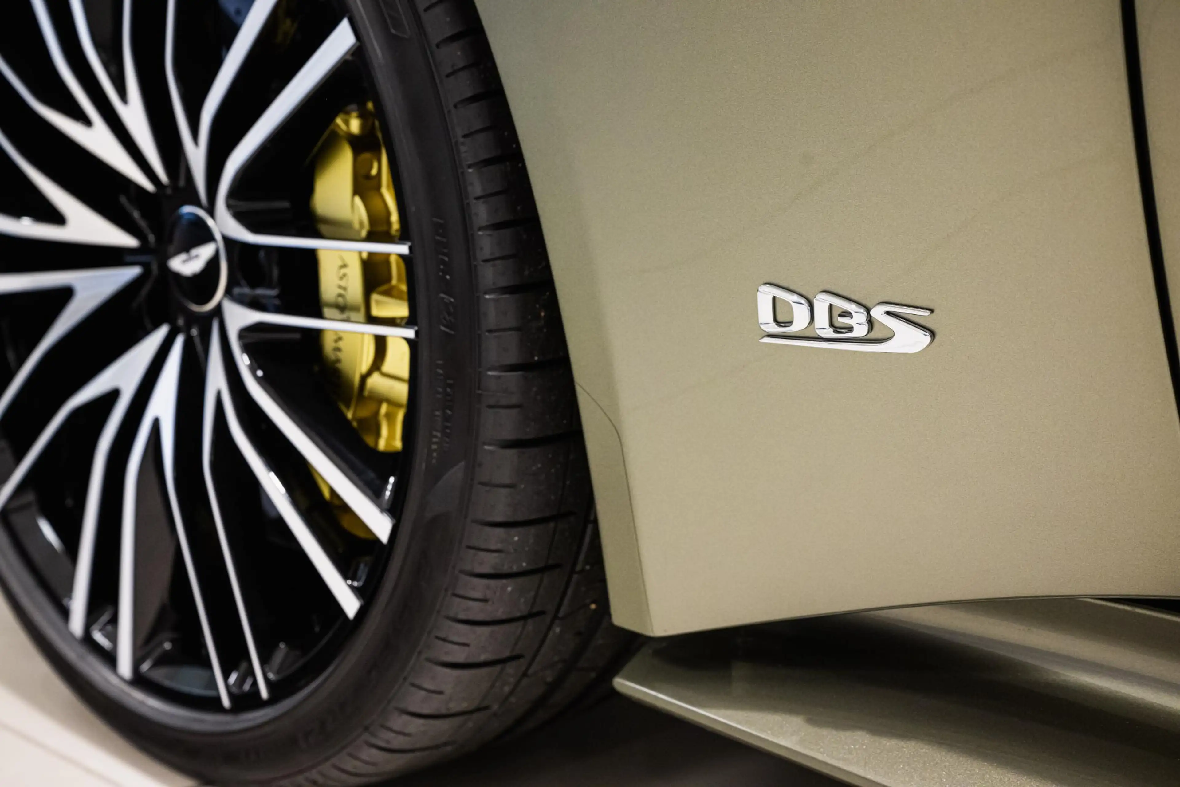 Aston Martin DBS Volante 5.2 V12 Superleggera | 1e eigenaar | Incl — photo 14