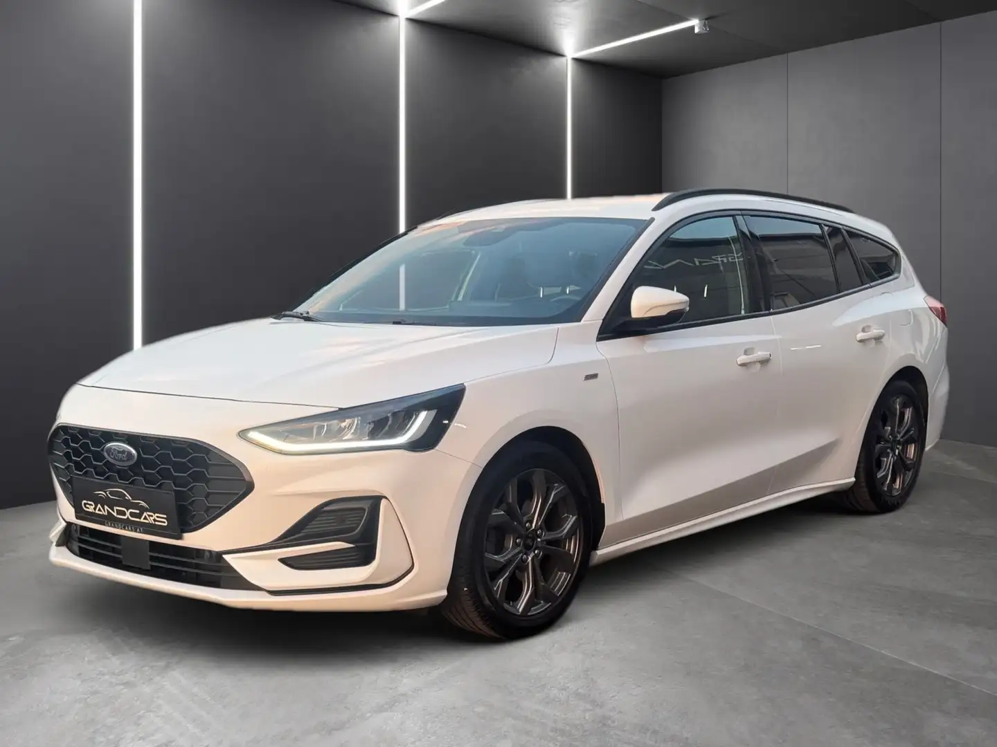 Ford Focus Turnier 1,0 EcoBoost Hybrid ST-Line X Aut. Weiß - 1