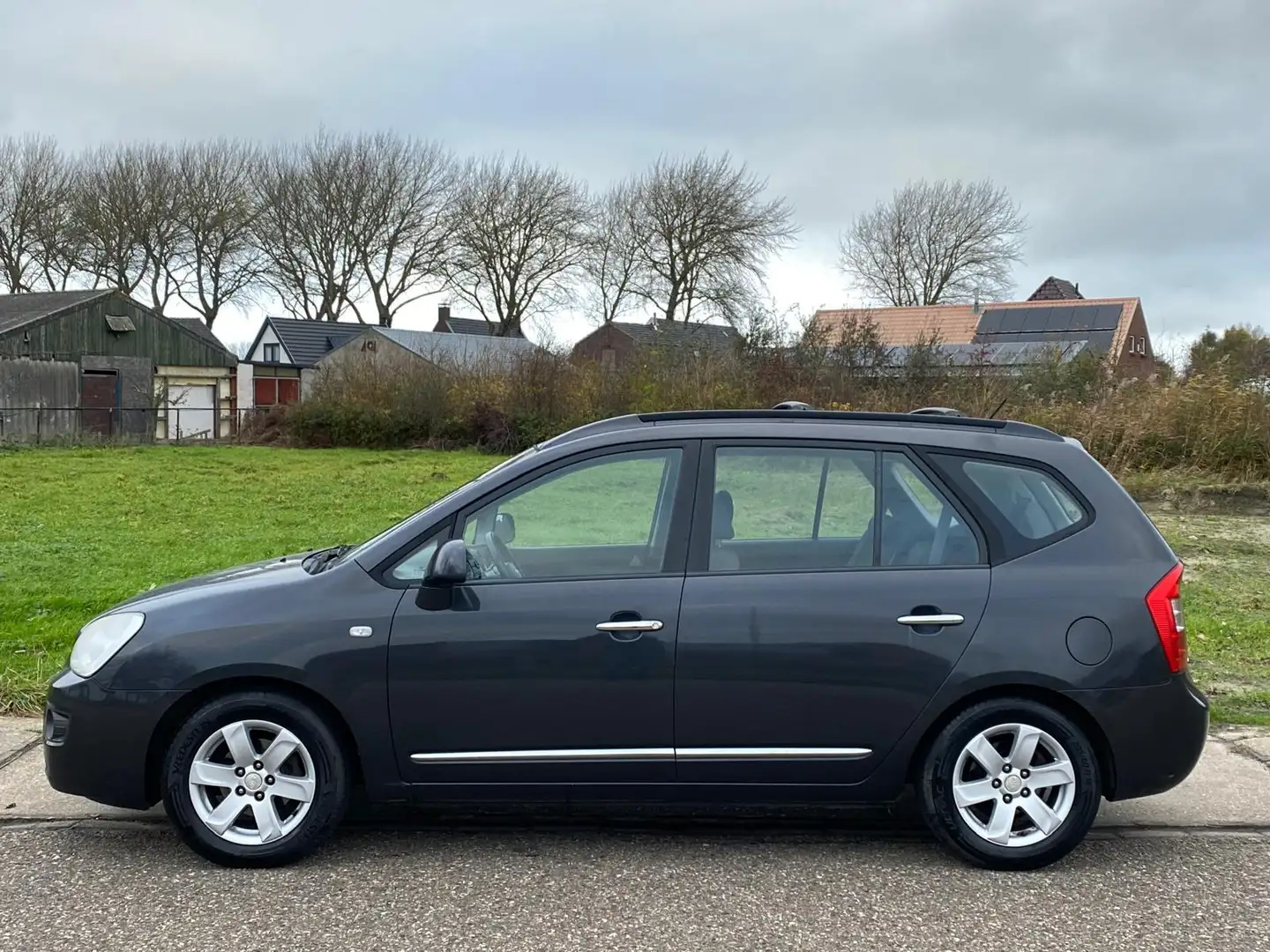 Kia Carens 2.0 CVVT X-ecutive 7 Pers. ECC Audio/CD Electric p Grijs - 2