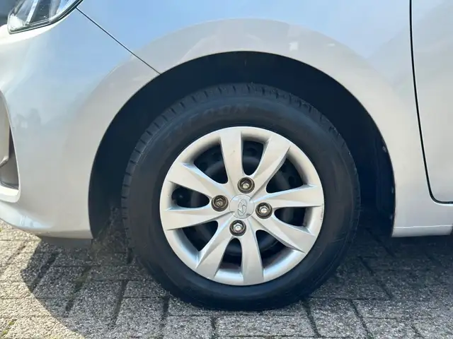 Hyundai I10 view 9