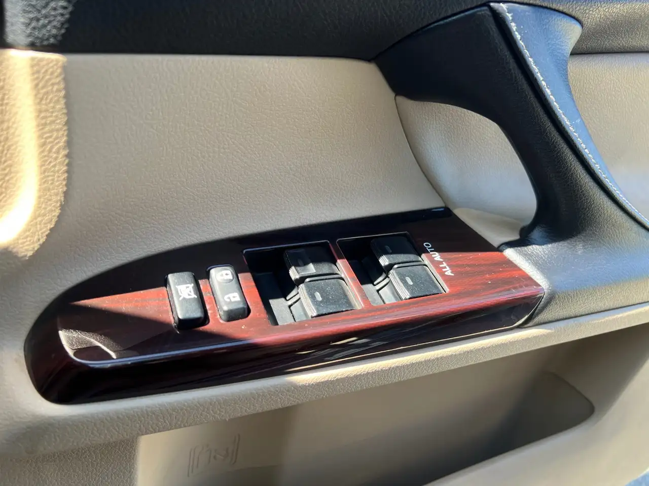Toyota Crown снимка Toyota Crown