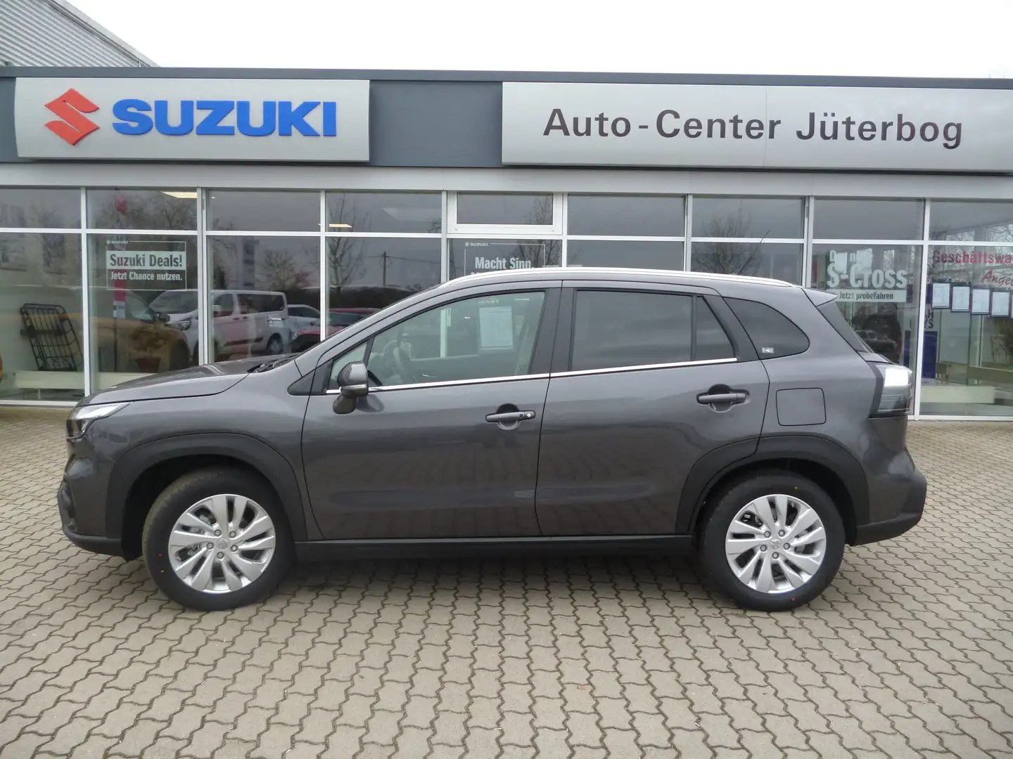 Suzuki S-Cross 1.4 Boosterjet Hybrid Comfort siva - 1