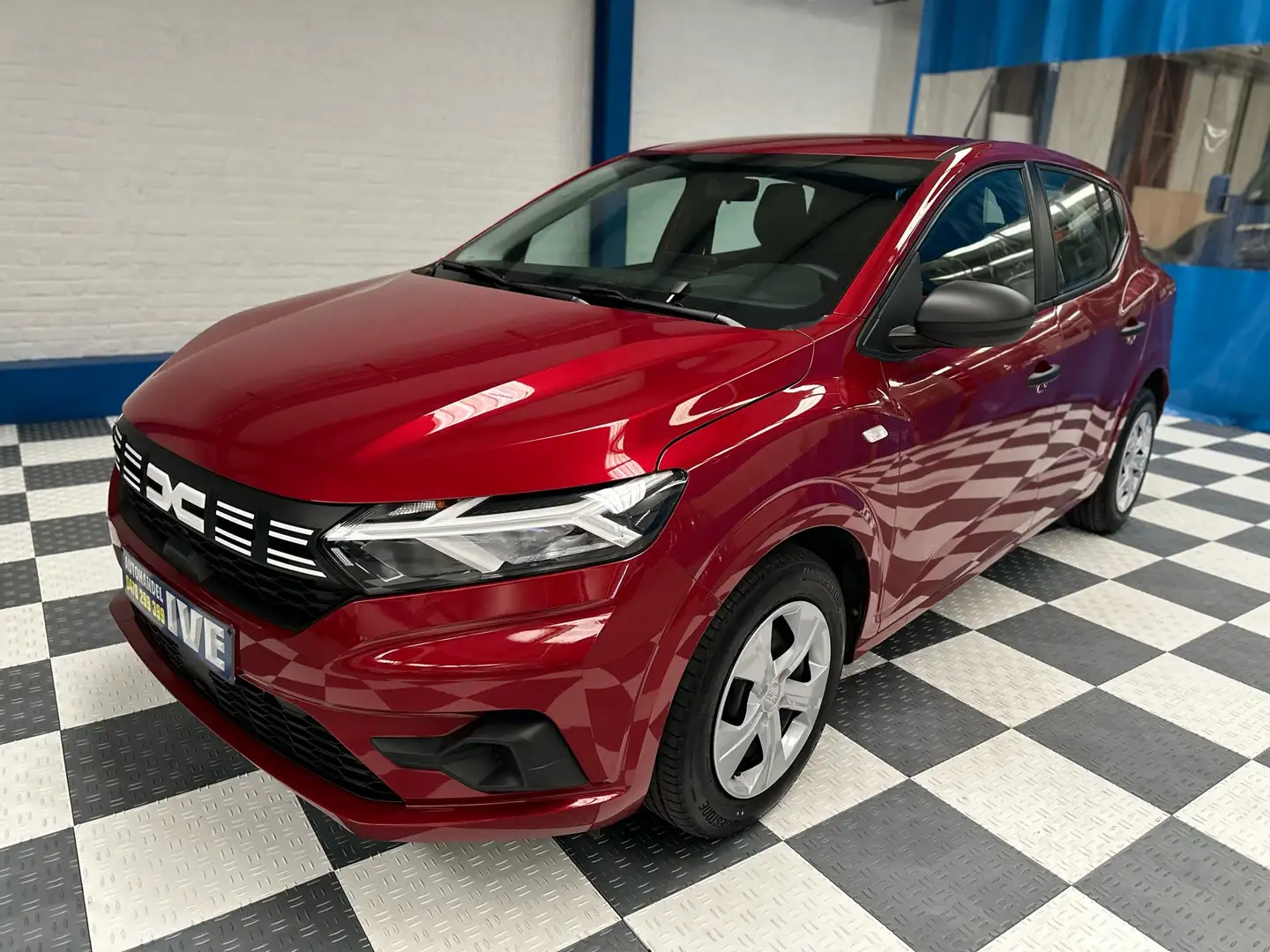 Dacia Sandero 1.0i SCe Essential Rood - 1