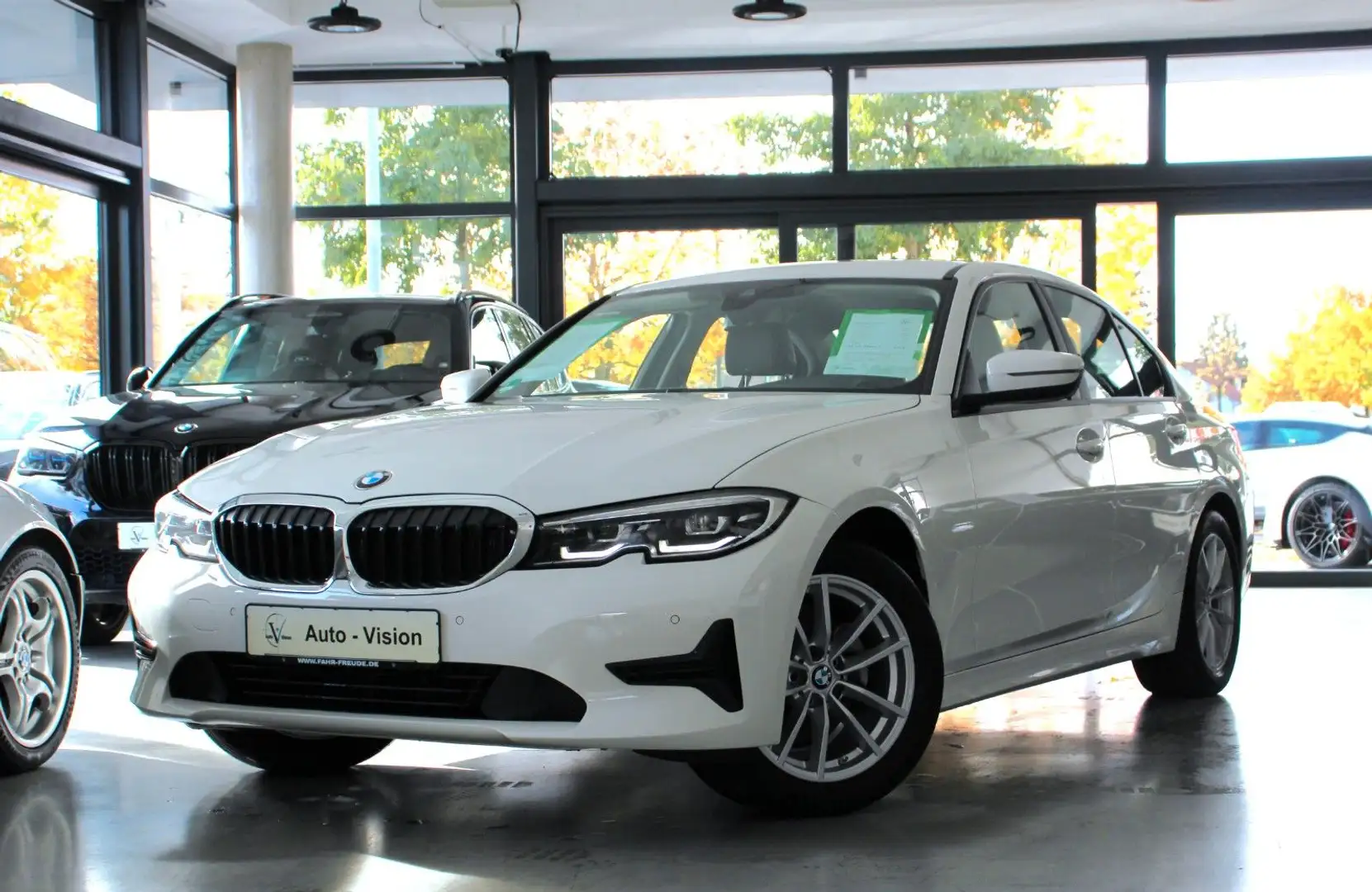BMW 320 d (G20) Advantage *LED*Sportsitze*Navi*AHK Weiß - 1