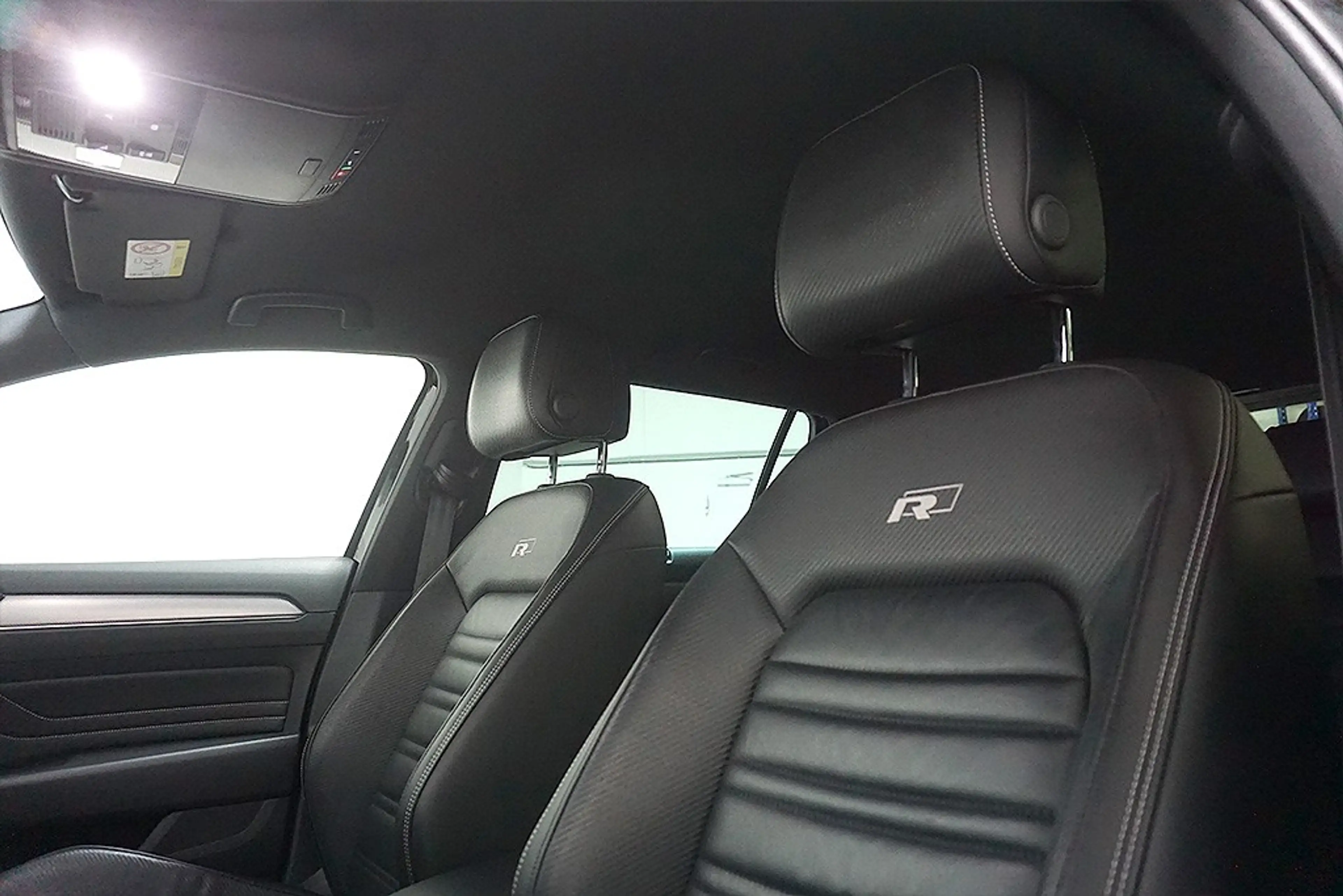 Volkswagen Passat 2.0TDI DSG 2xR-Line Virtual AHK Navi — photo 9