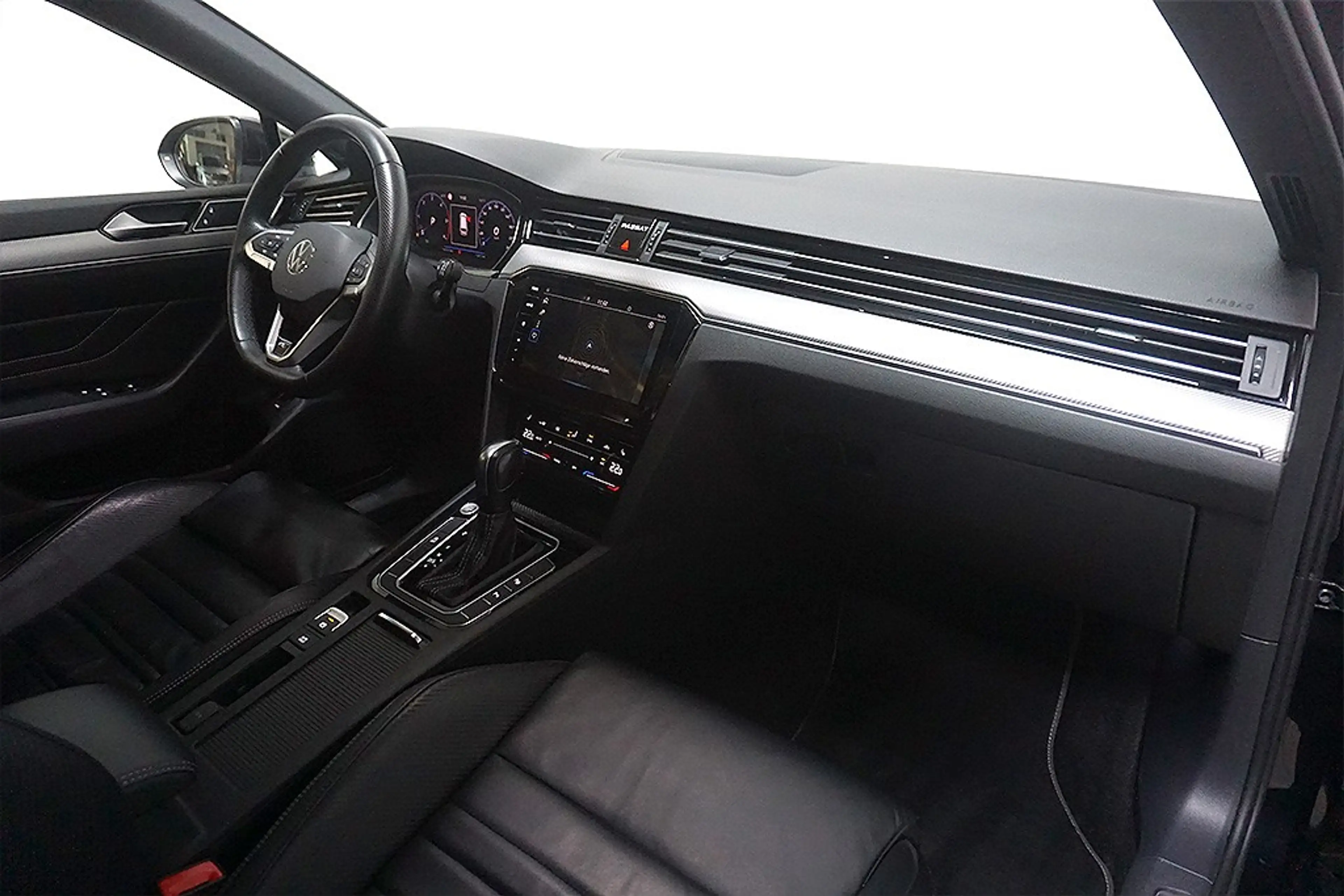 Volkswagen Passat 2.0TDI DSG 2xR-Line Virtual AHK Navi — photo 12