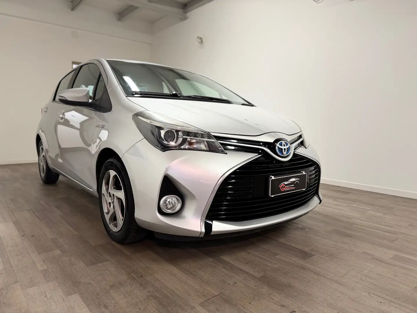Toyota Yaris Yaris 5p 1.5h Active NEOPATENTATI AUTOMATICA Grau - 2