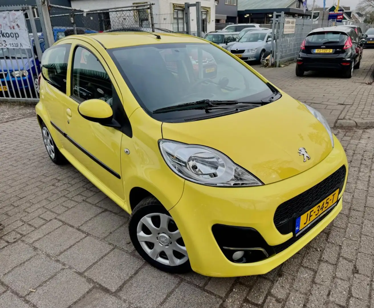 Peugeot 107 1.0 Access Accent Geel - 2