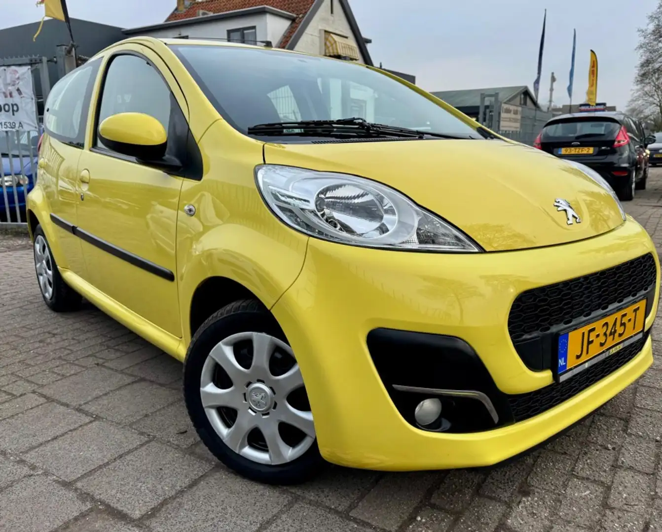 Peugeot 107 1.0 Access Accent Geel - 1