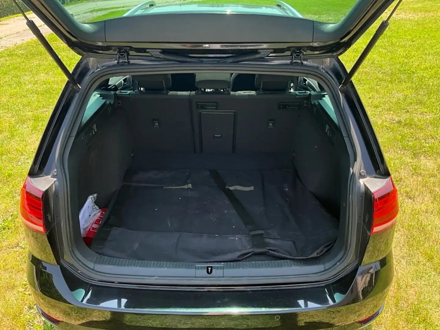 Volkswagen Golf Variant 1.0 TSI Zwart - 2