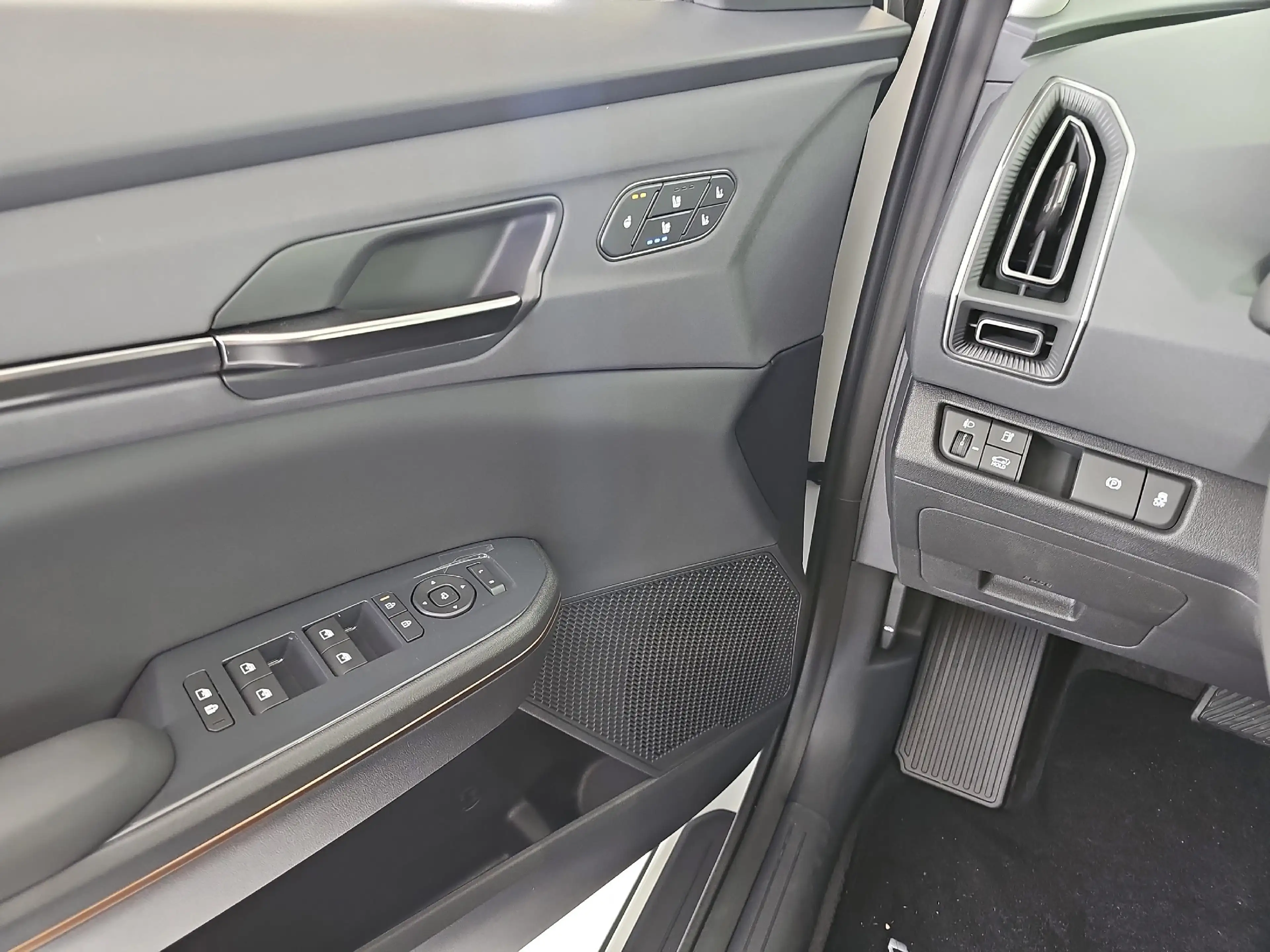 Kia EV5 Earth SITZBELÜFT*MEMO*360°KAM*3-ZONENKLIMAAUT — photo 13
