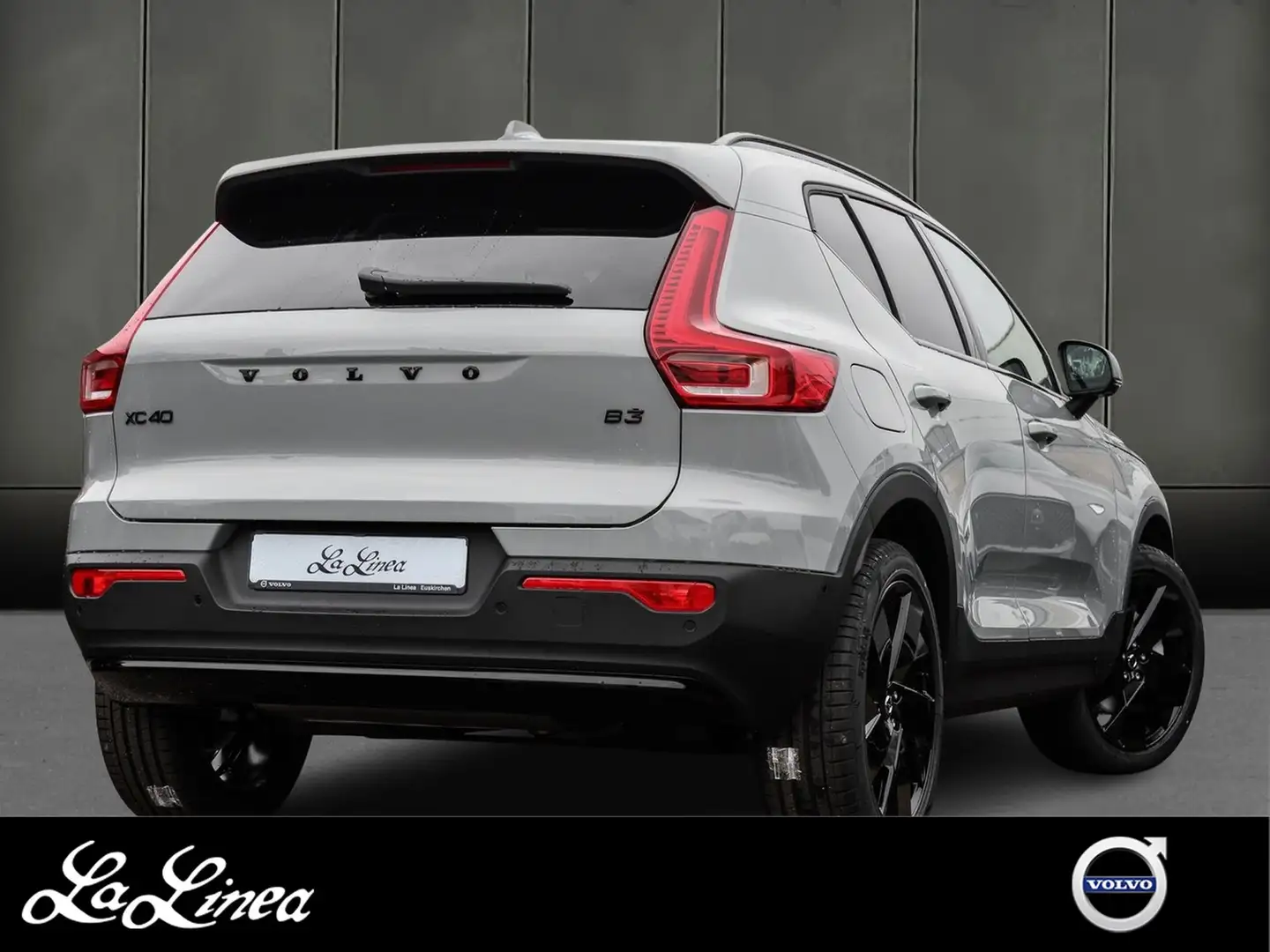 Volvo XC40 B3 Plus Black Edition 2WD Grigio - 2