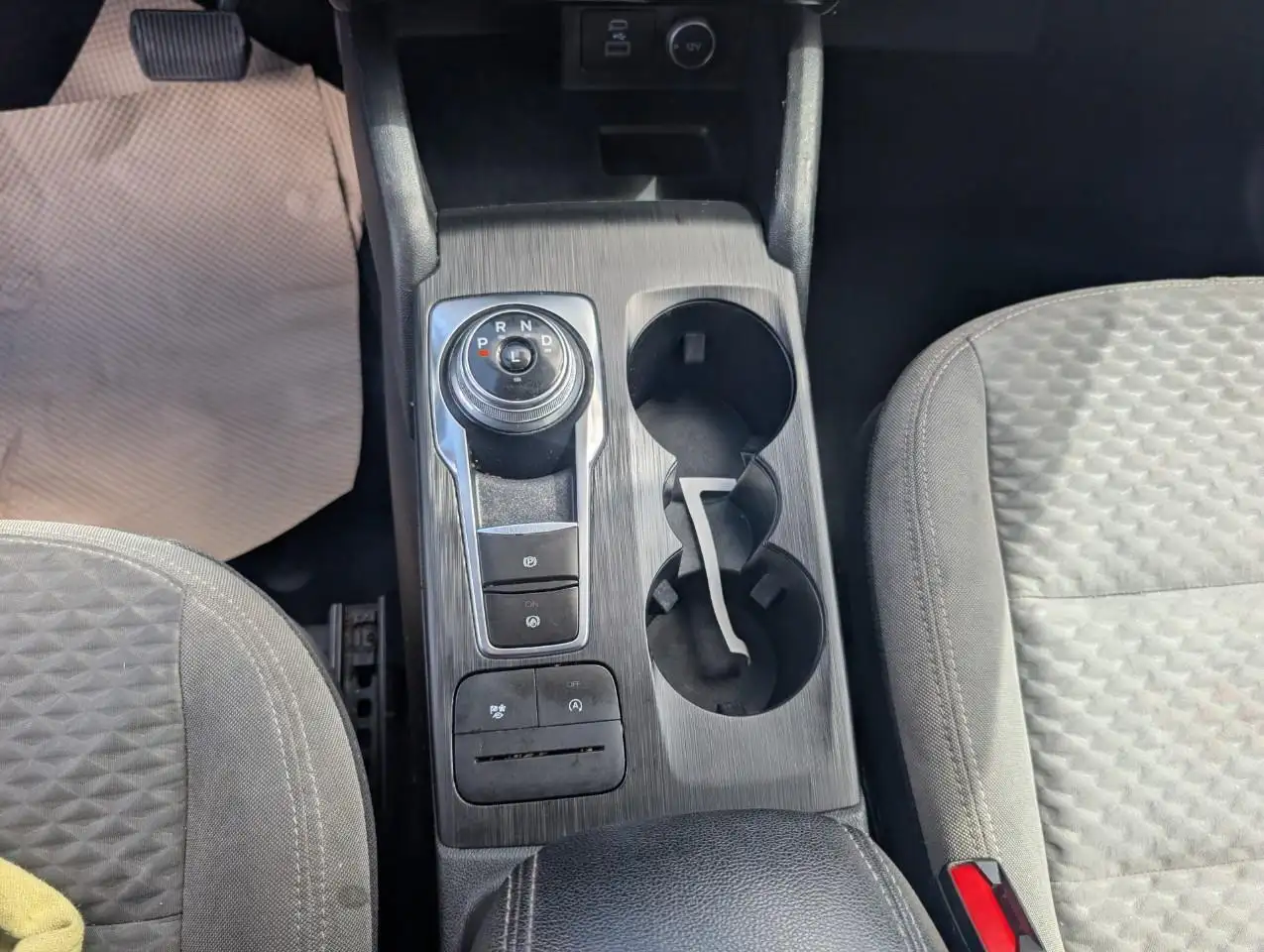 Ford Escape снимка Ford Escape