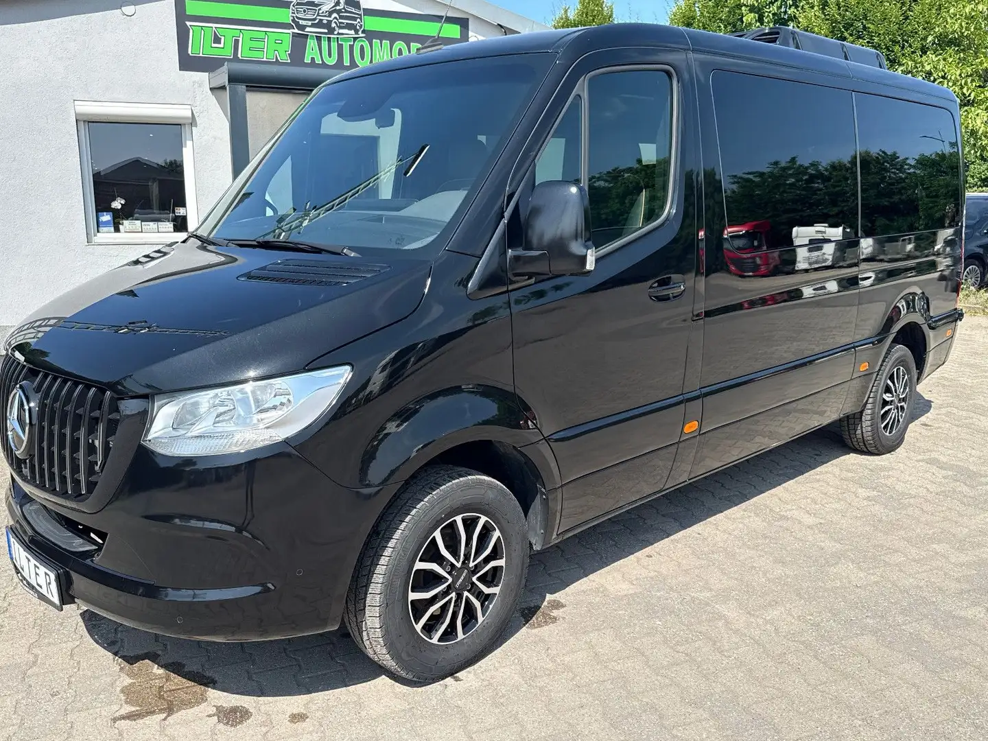 Mercedes-Benz Sprinter 319 CDI VIP 8+1, Webasto Klima, Kamera Zwart - 1