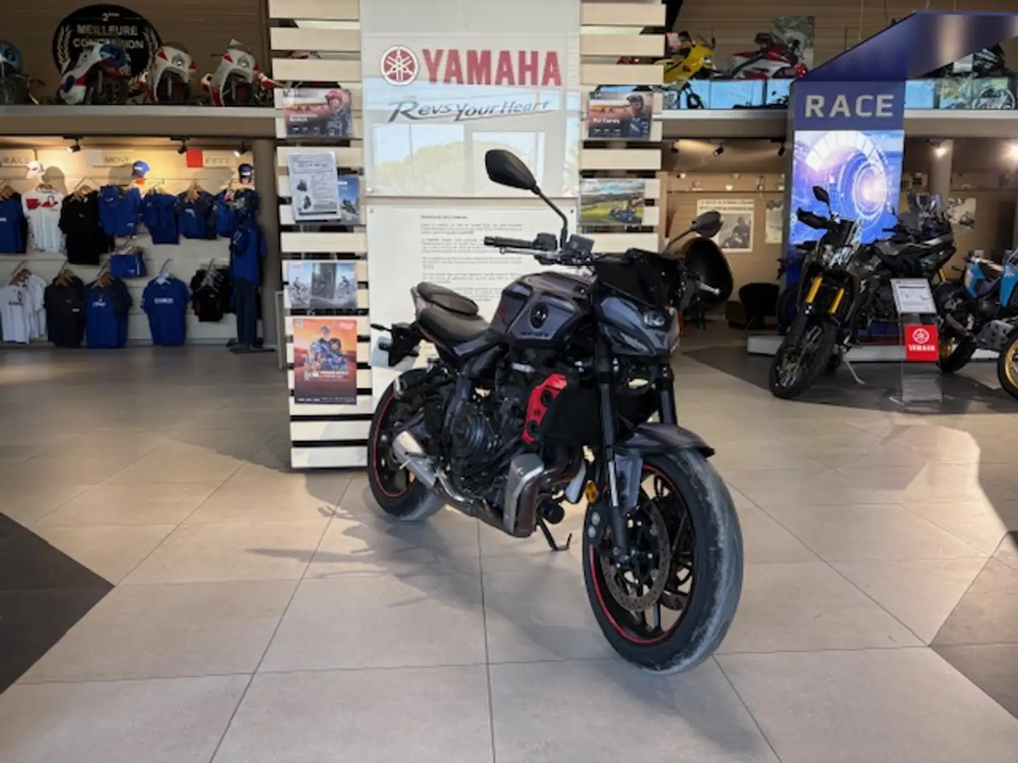 Yamaha MT-07 Schwarz - 2