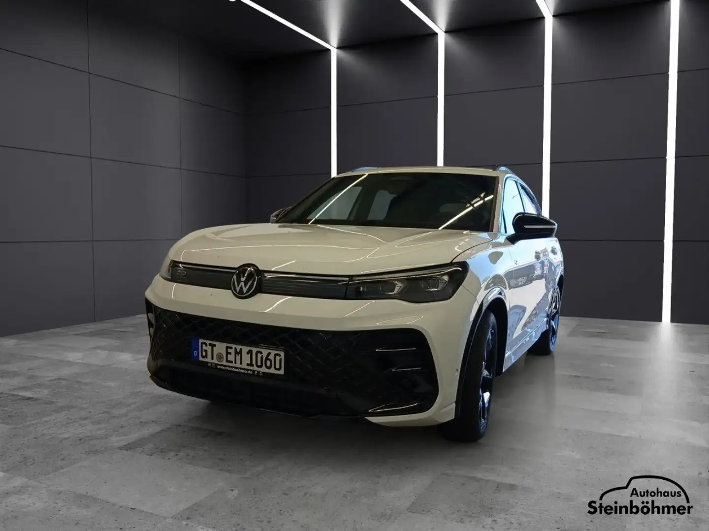 Volkswagen Tiguan R-Line BlackStyle 2.0TDI DSG IQ.Light NAV Wit - 1