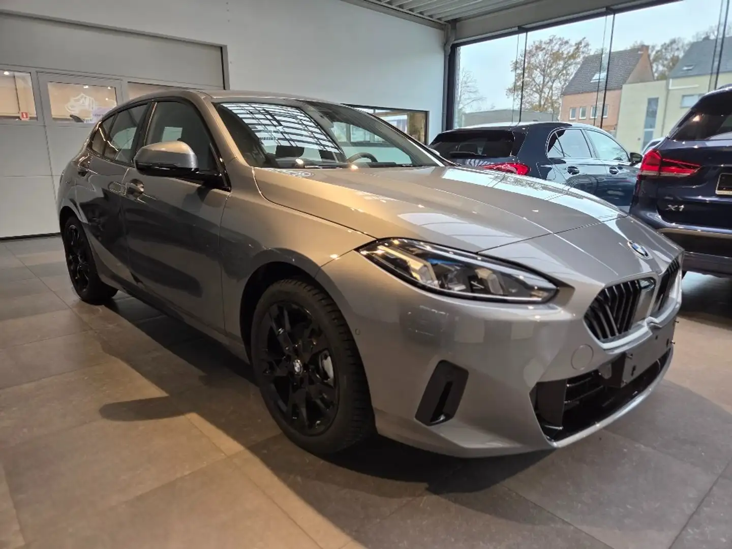 BMW 118 118d Aut. 140 km ! Facelift - M pack Gris - 2