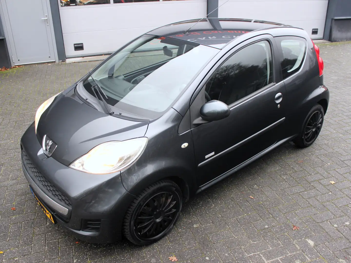 Peugeot 107 1.0-12V Millesim 200 Airco Nw APK Grau - 2