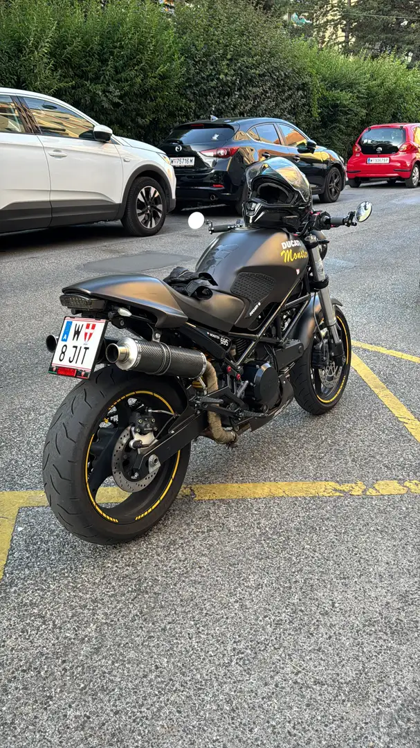 Ducati Monster 695 - 1