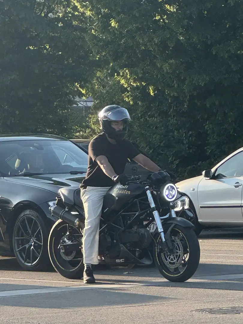 Ducati Monster 695 - 2