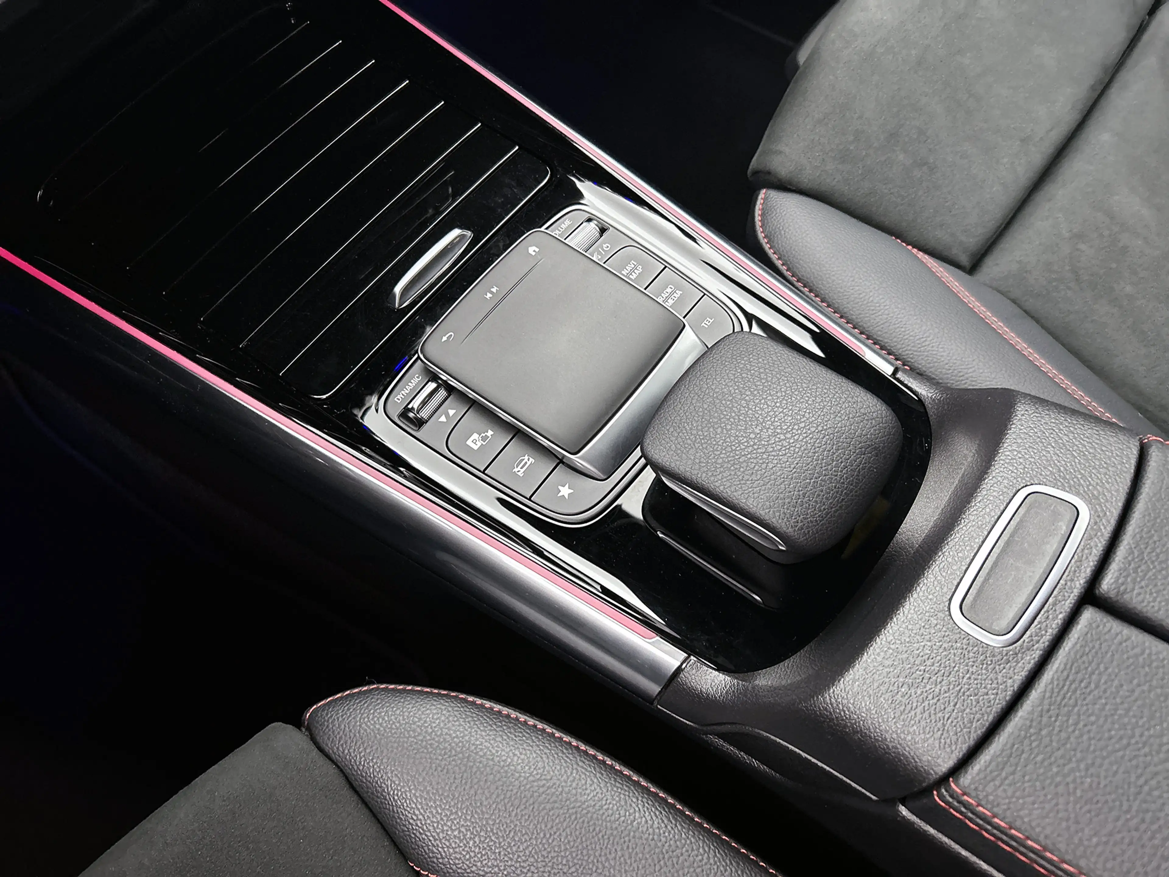 Mercedes-Benz GLA 200 Business Solution AMG | Sfeerverlichting | Trekhaa — photo 10