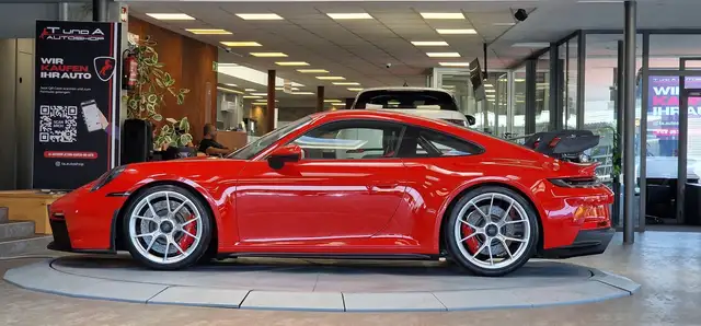 Porsche 911 view 4