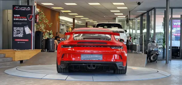 Porsche 911 view 10