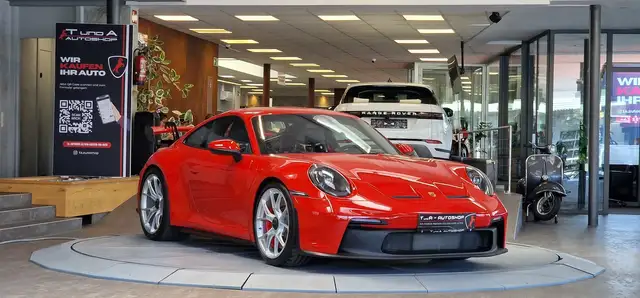 Porsche 911 view 3